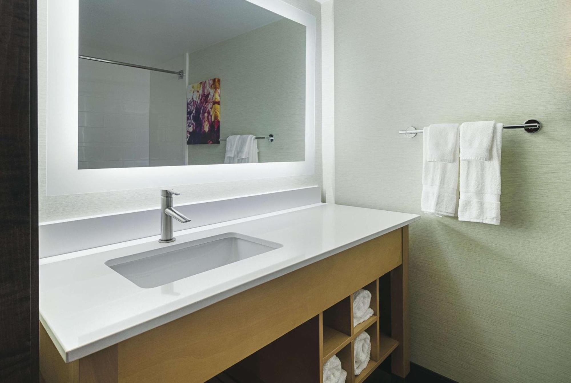 Deluxe Queen Room with Two Queen Beds