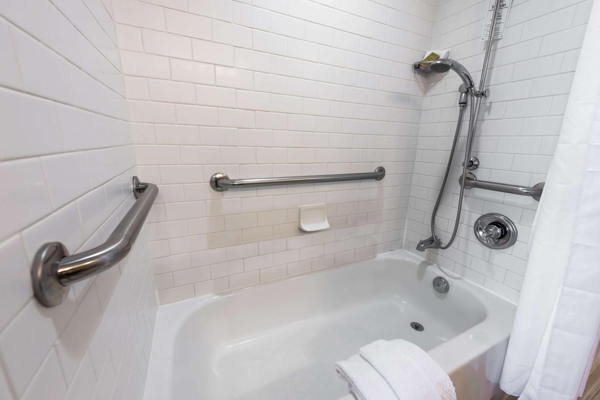 Double Room with Two Double Beds - Disability Access