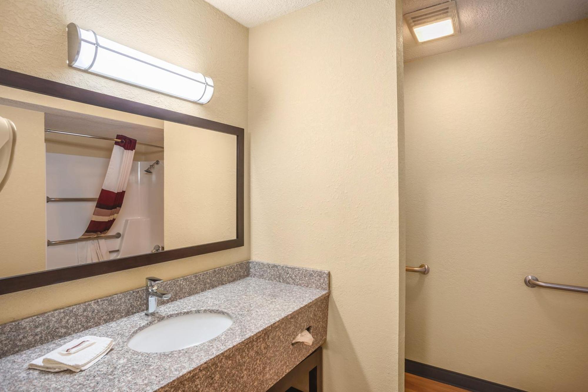 Deluxe Room with One Queen Bed Second Floor Non-Smoking