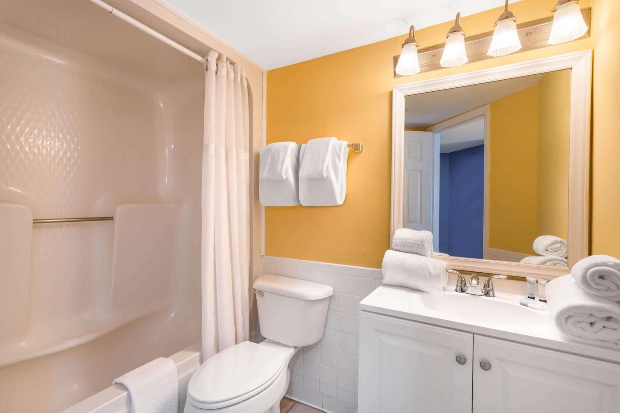 Two-Bedroom Suite with One King Bed, Two Twin Beds and Balcony - Oceanfront/Non-Smoking