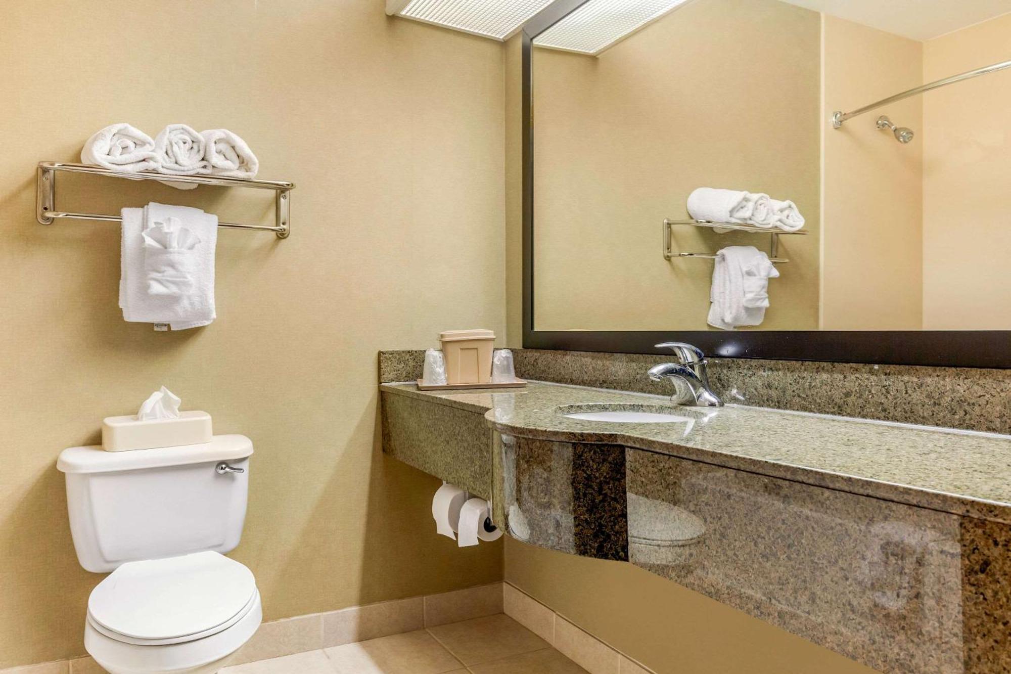 Queen Suite with Two Queen Beds - Non-Smoking