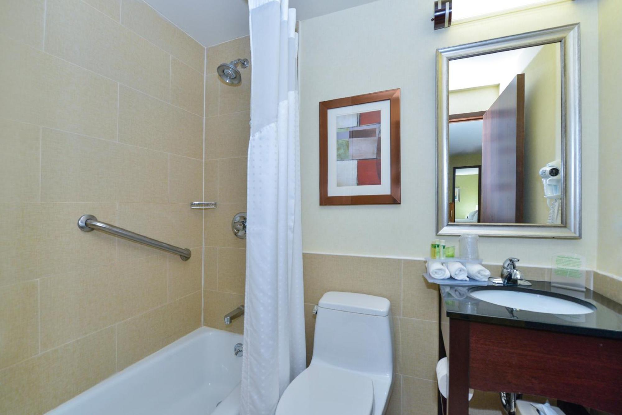 Quarto Duplo Standard com 2 Camas de Casal