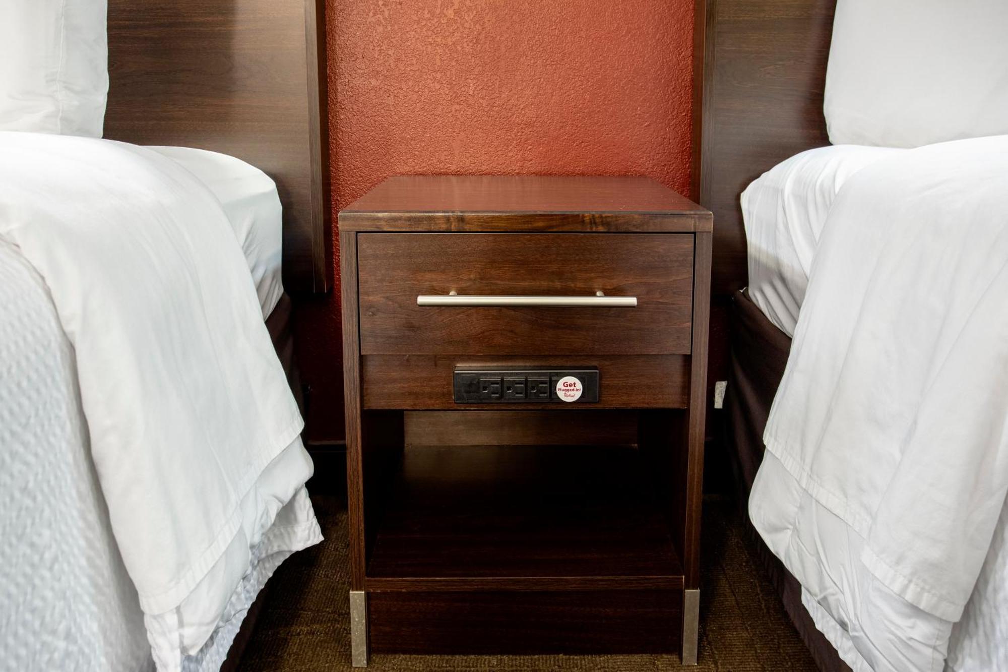Deluxe Room Two Double Beds Smoke