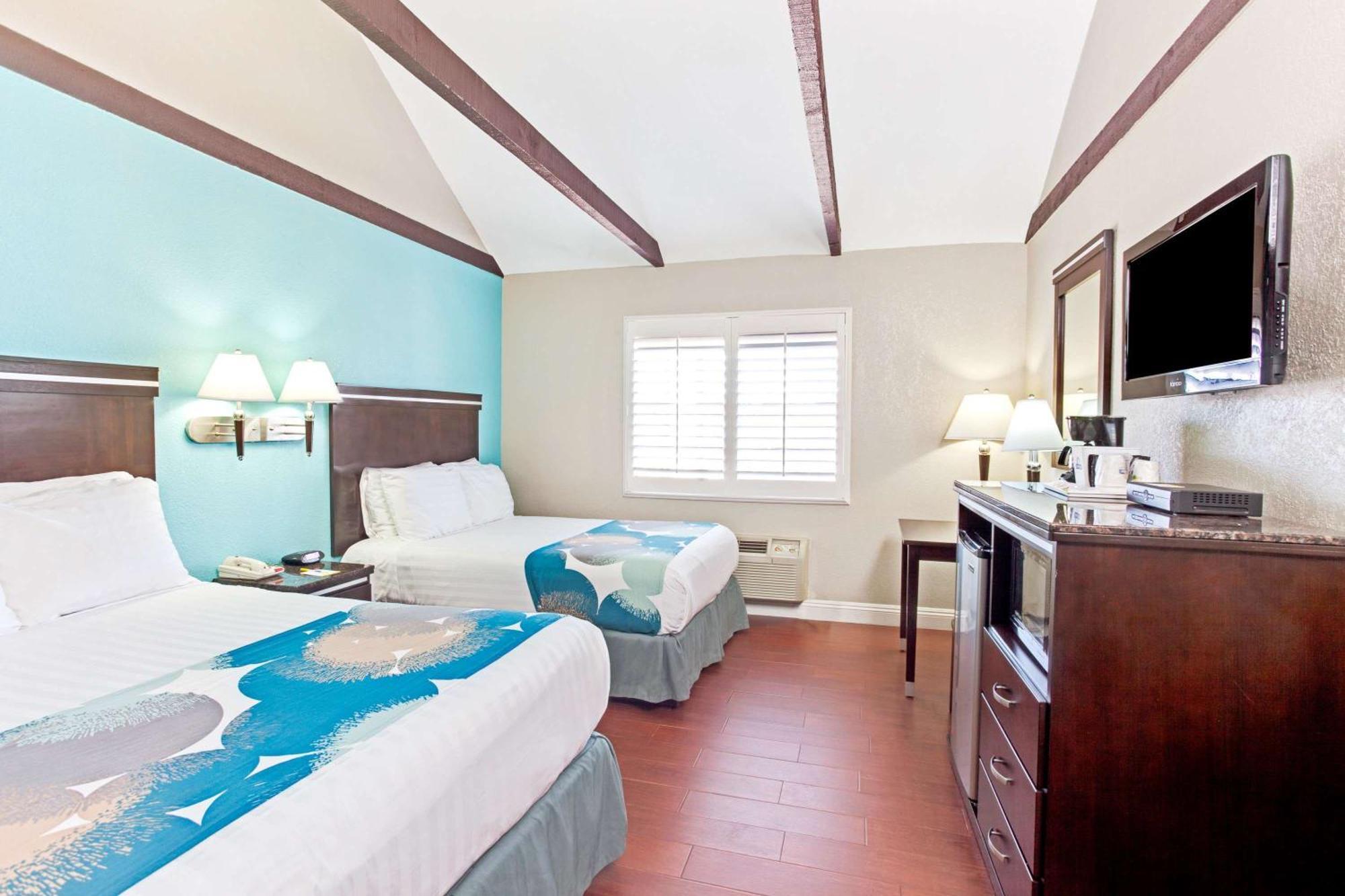 Deluxe Double Room Two Double Beds Non-Smoking