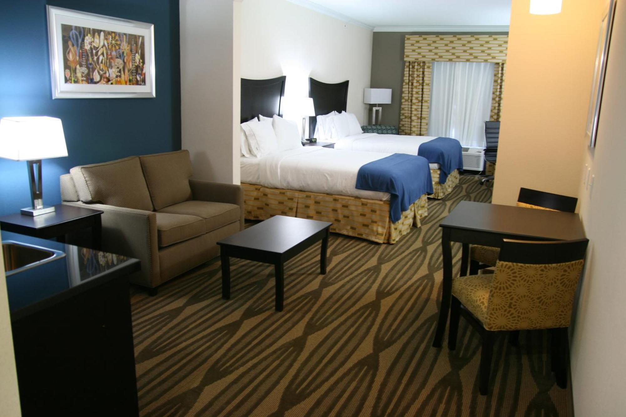 Queen Suite with Two Queen Beds and Hearing Accessibility