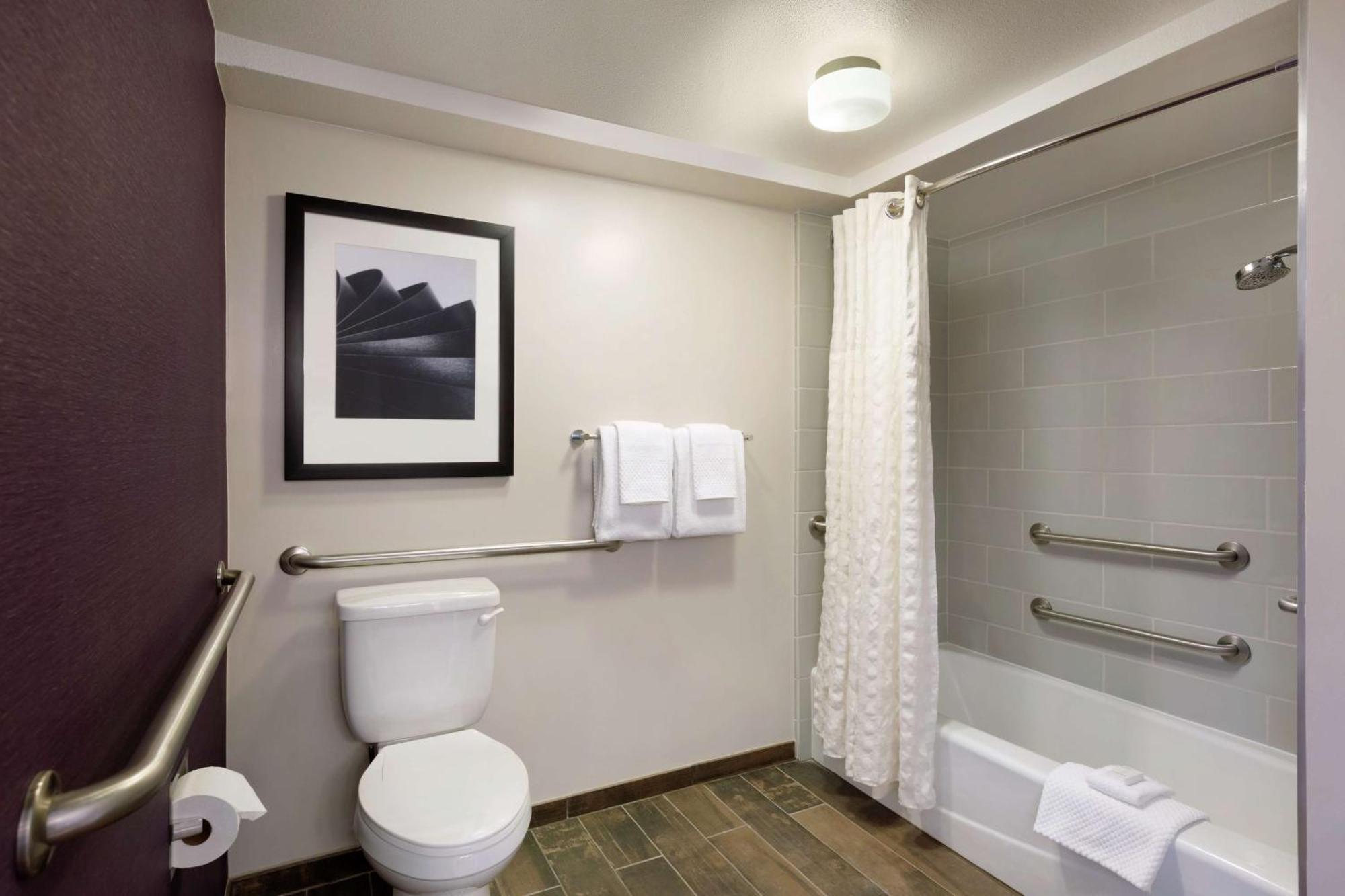 King Room - Mobility Access/Non-Smoking