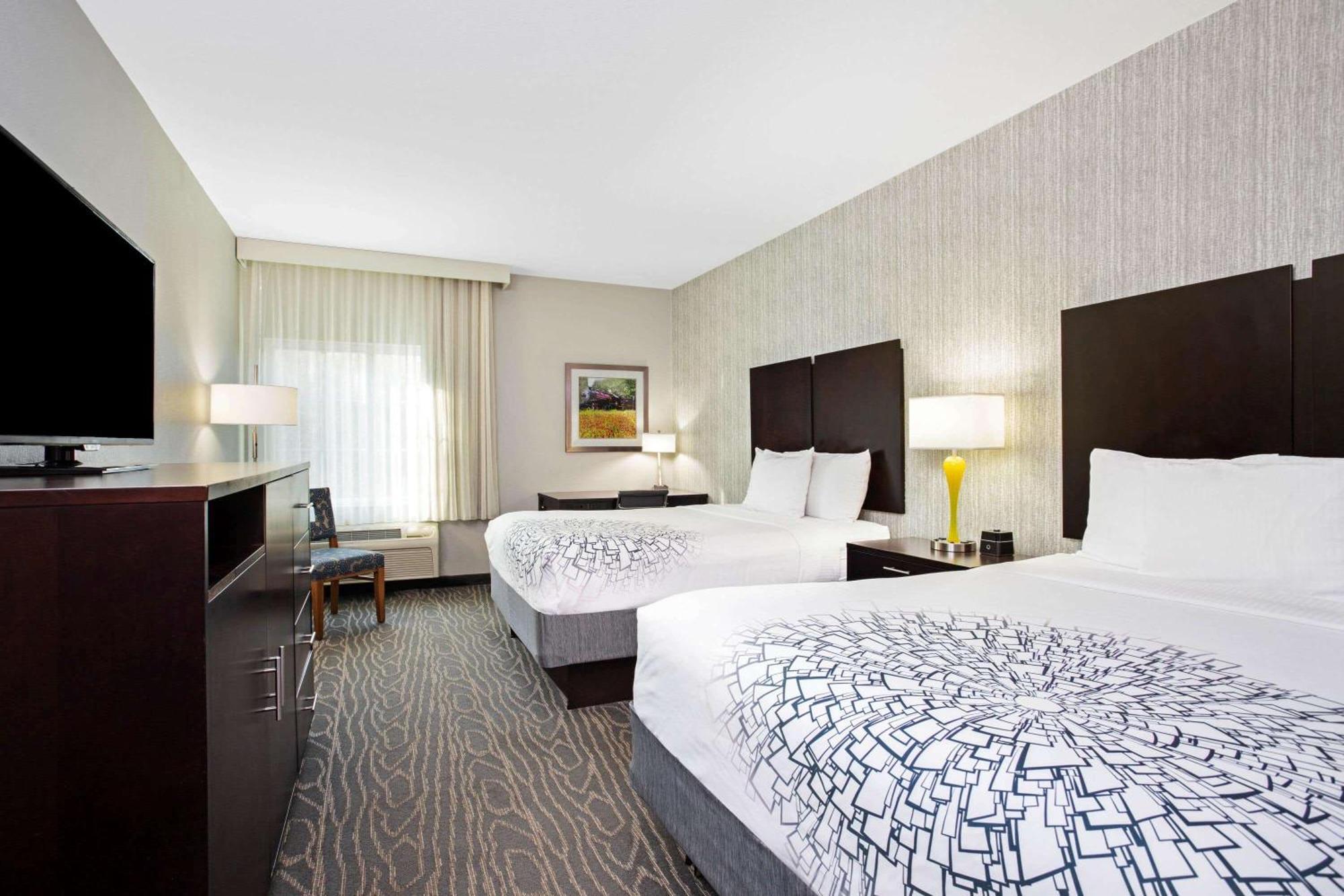 Queen Room with Two Queen Beds and Countryside View, Non-Smoking