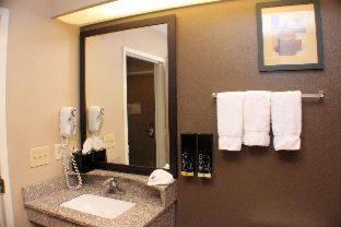 Queen Room with Two Queen Beds and Bath Tub - Disability Access/Non-Smoking