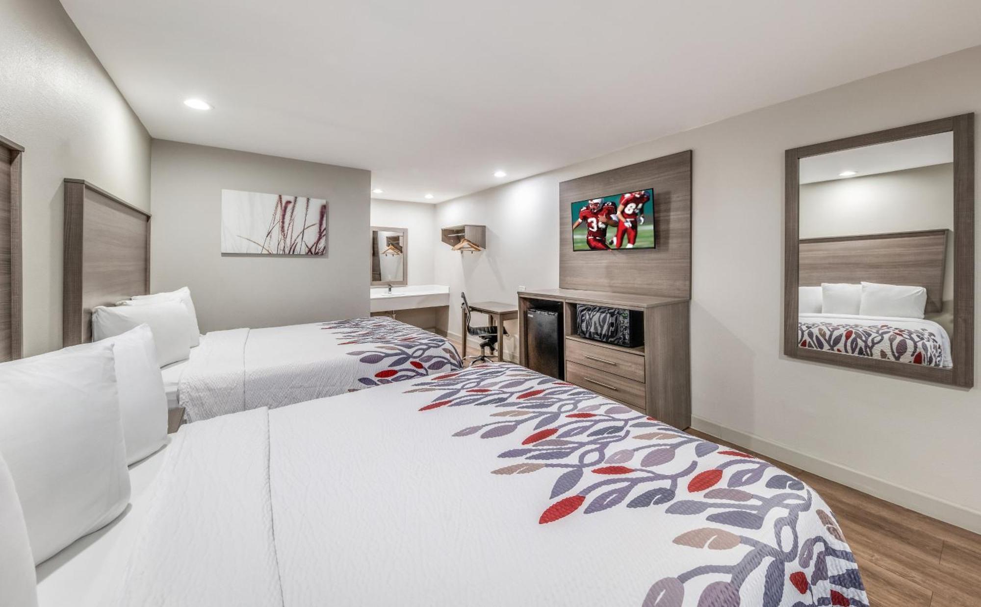 Deluxe Queen Room with Two Queen Beds - Non-Smoking