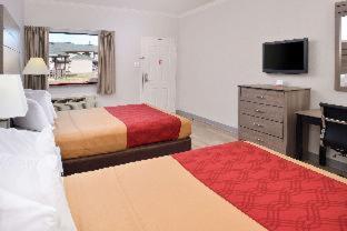 Standard Queen Room with Two Queen Beds - Smoking