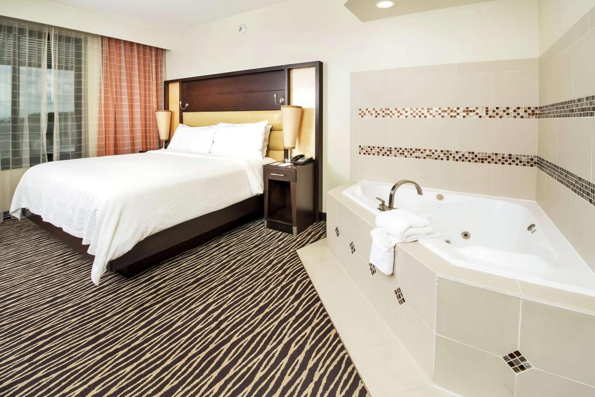 King Suite with Spa Bath - Non-Smoking
