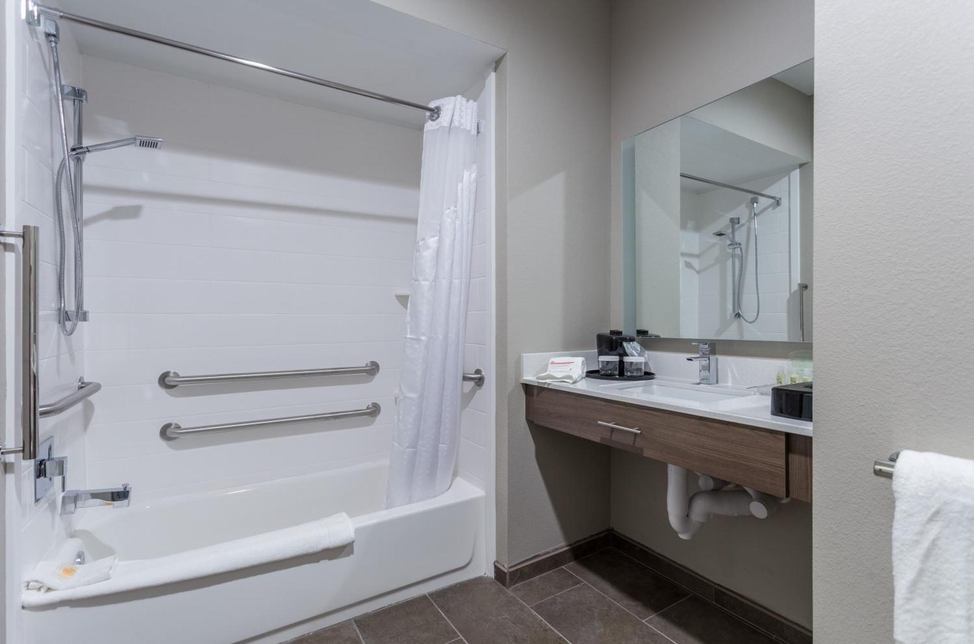Habitación Deluxe con cama extragrande y bañera adaptada para personas de movilidad reducida - No fumadores