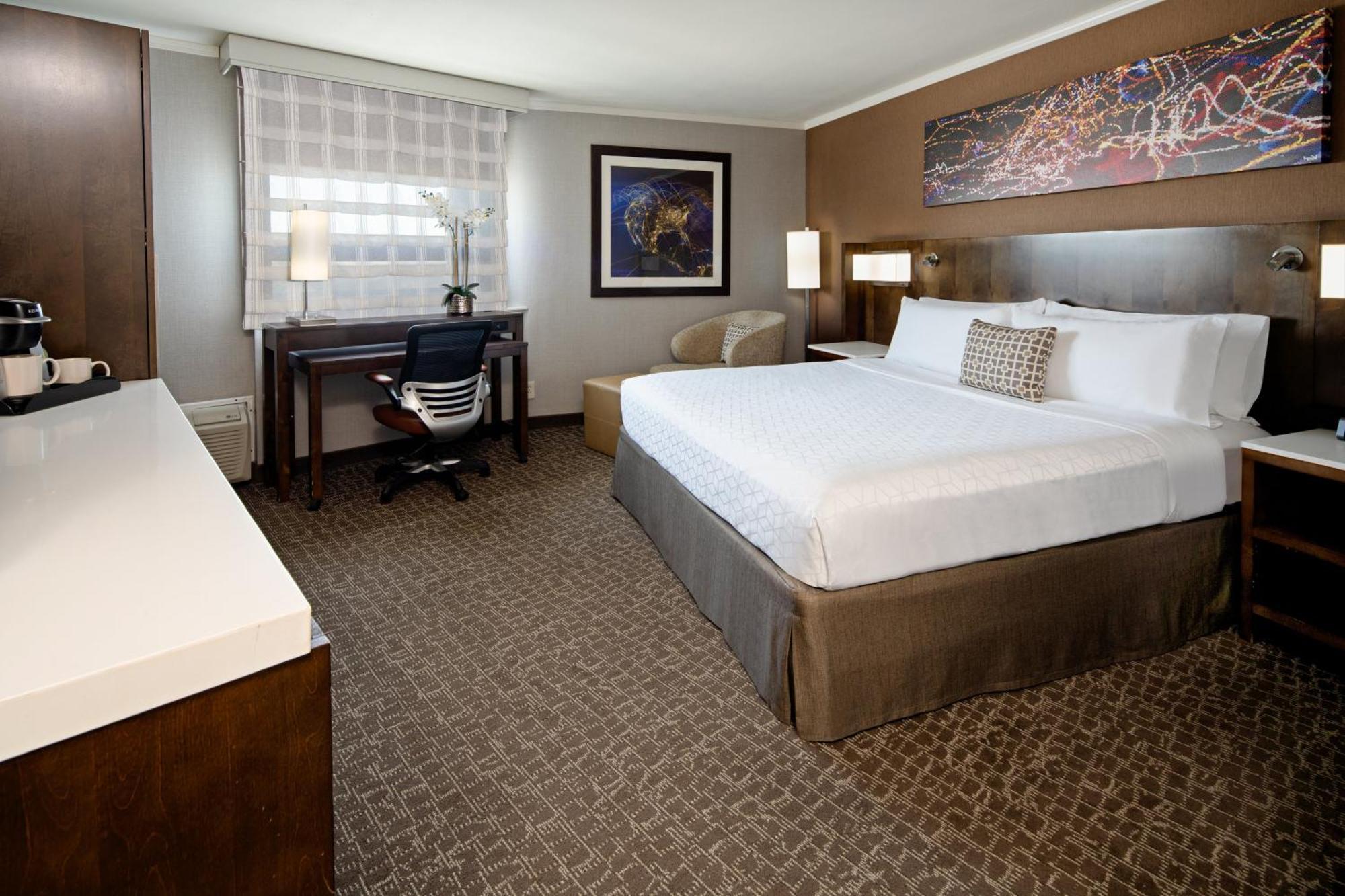 King Room Hearing Accessible or Non-Smoking