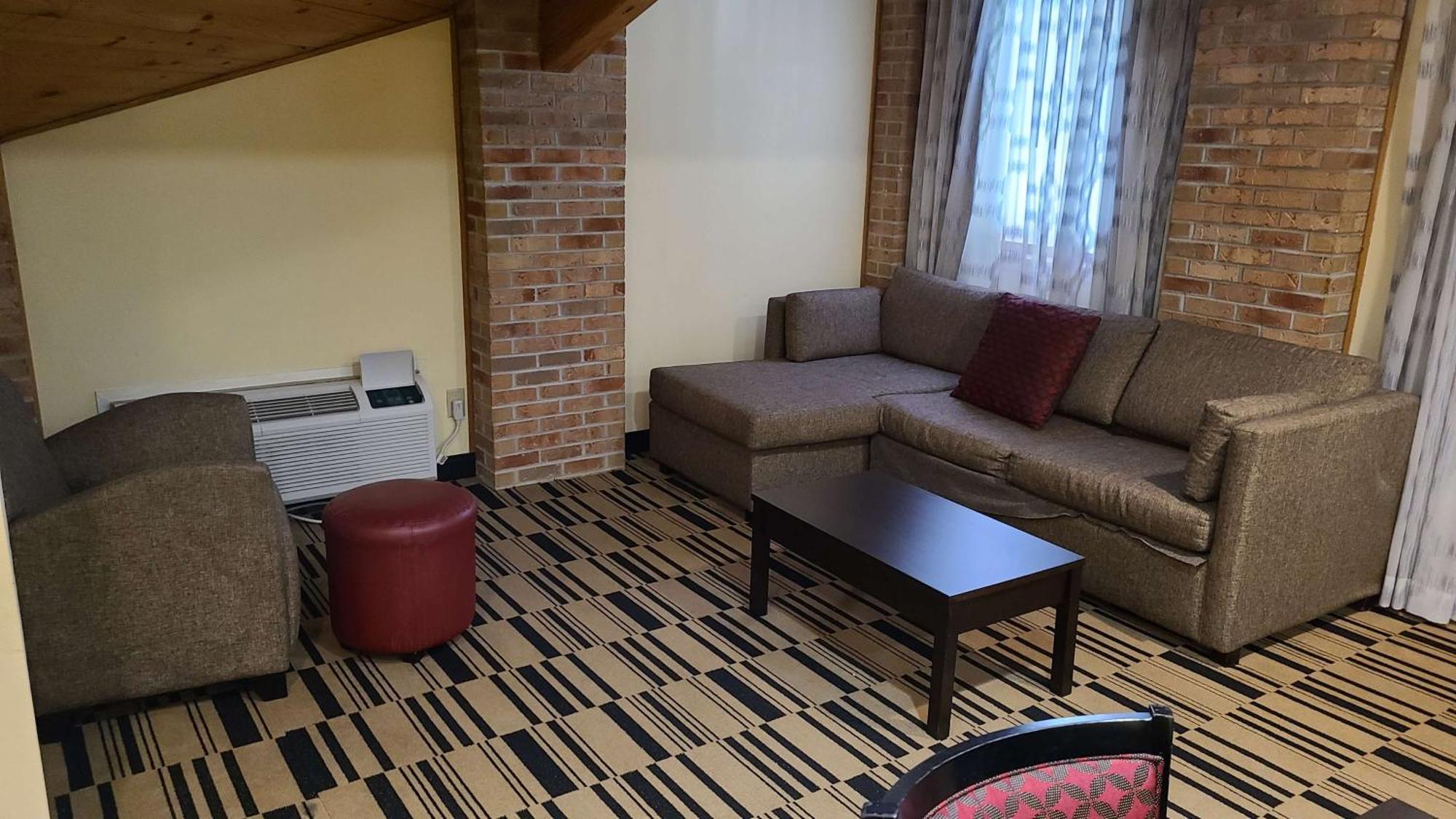Deluxe King Suite - Non-Smoking