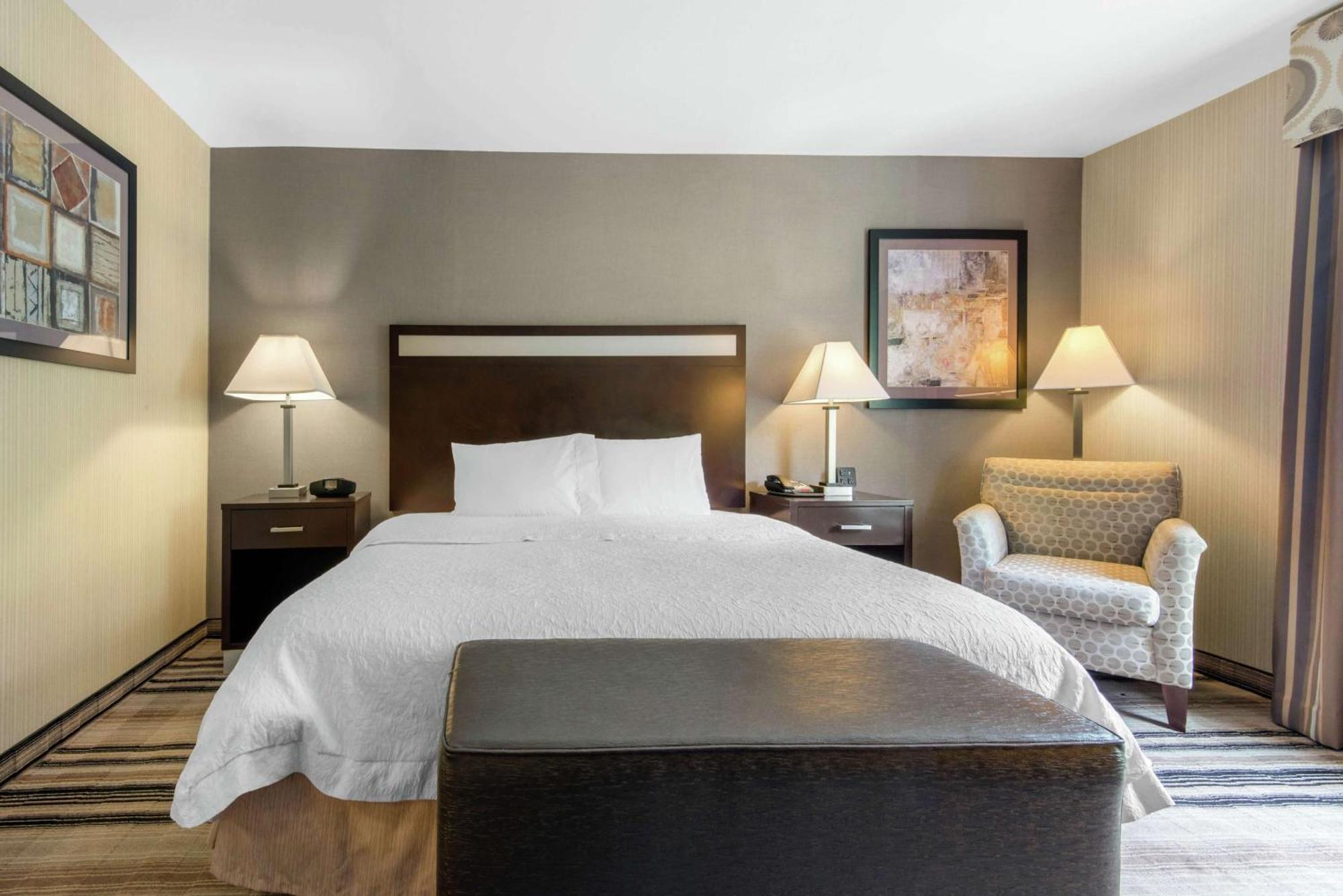 King Room with Accessible Tub - Mobility and Hearing Access/Non-Smoking