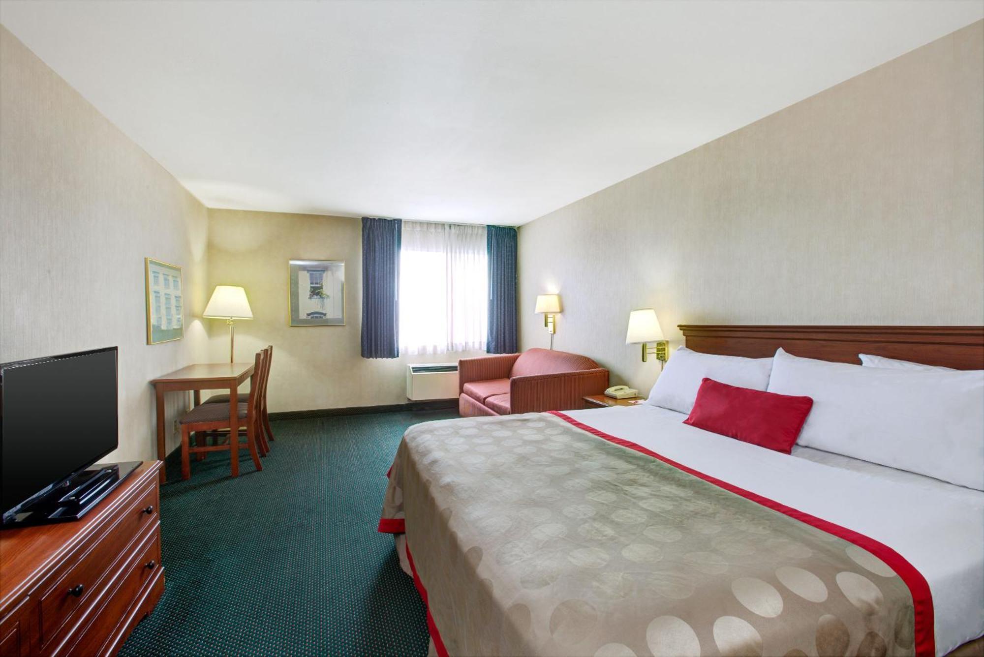 Deluxe King Room - Non-Smoking