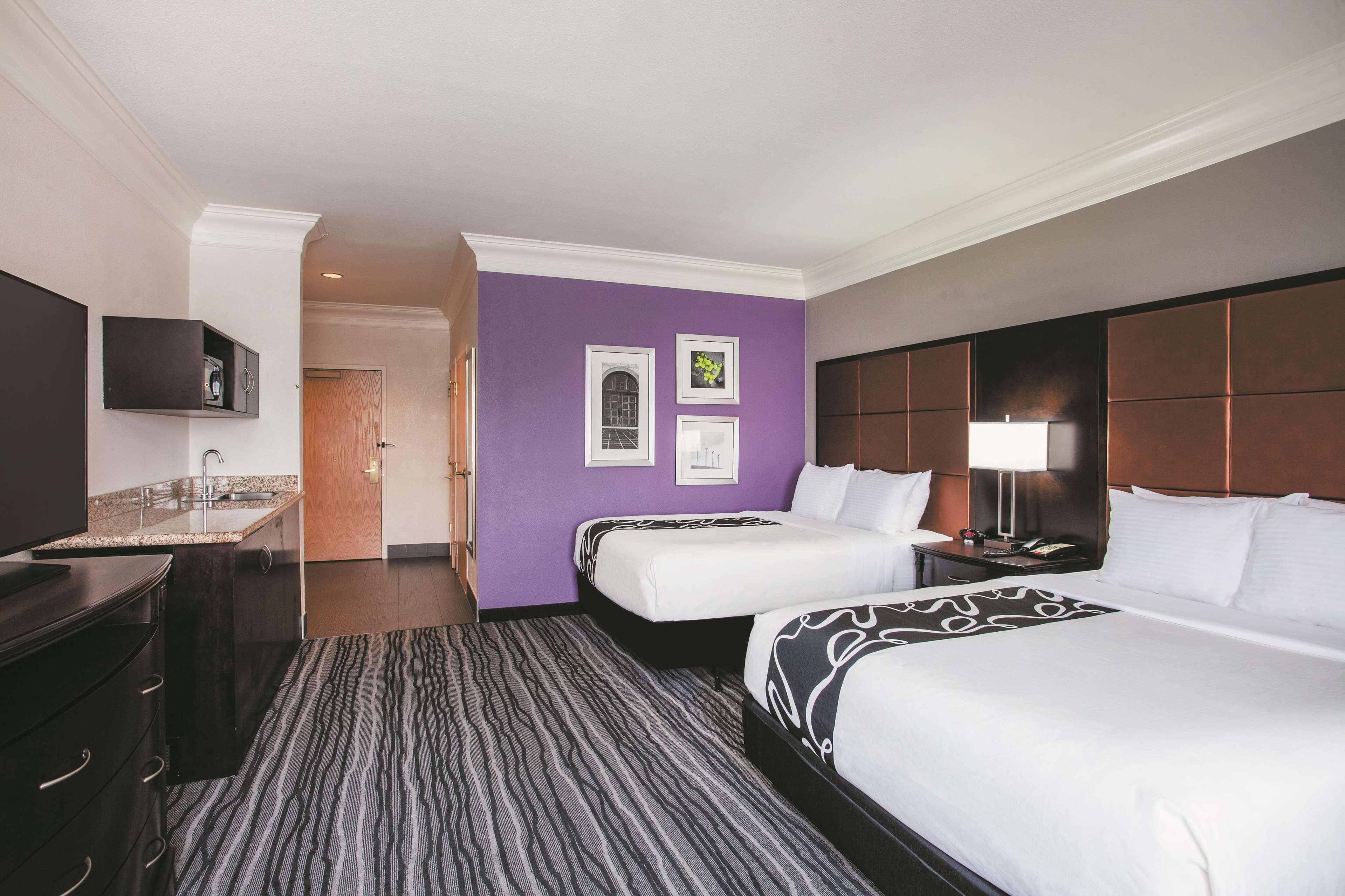 Queen Room Two Queen Beds Mobility or Hearing Access Non-Smoking