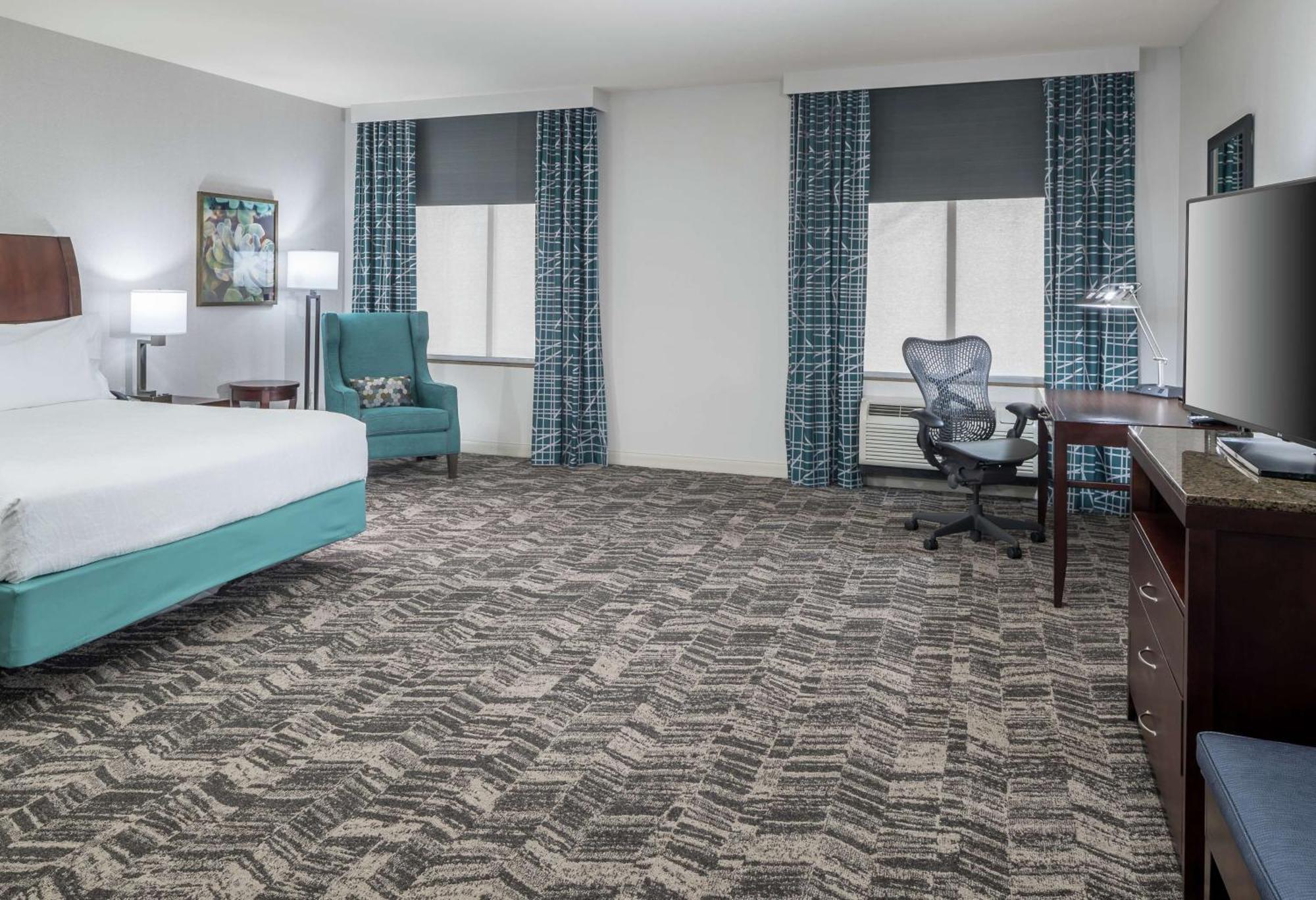 King Room with Bath Tub - Mobility Access