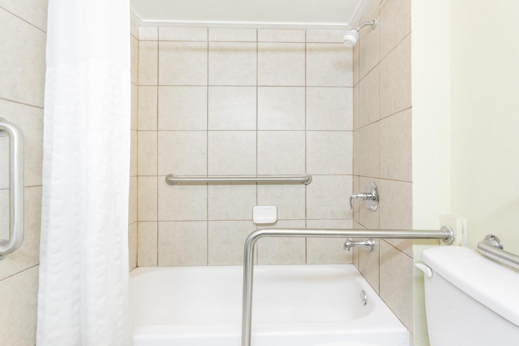 Double Room with Two Double Beds and Bath Tub - Mobility Accessible/Non-Smoking