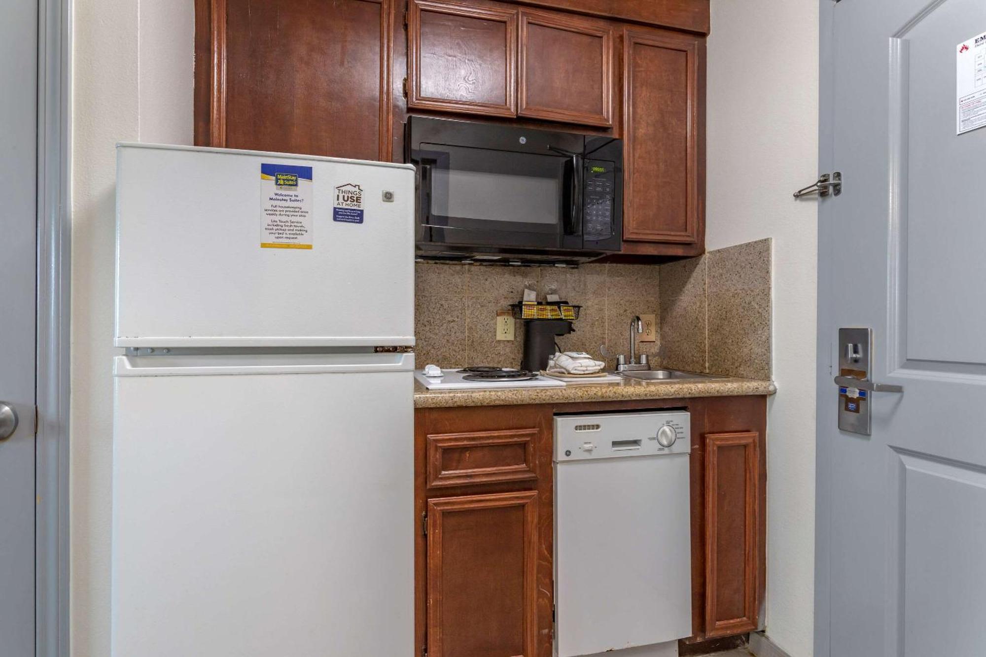 Queen Room - Accessible/Nonsmoking