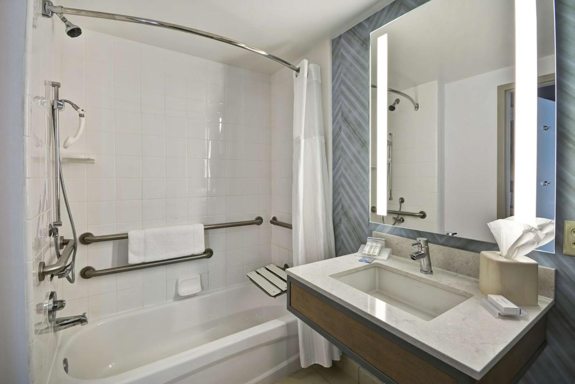 Junior King Suite - Mobility/Hearing Accessible