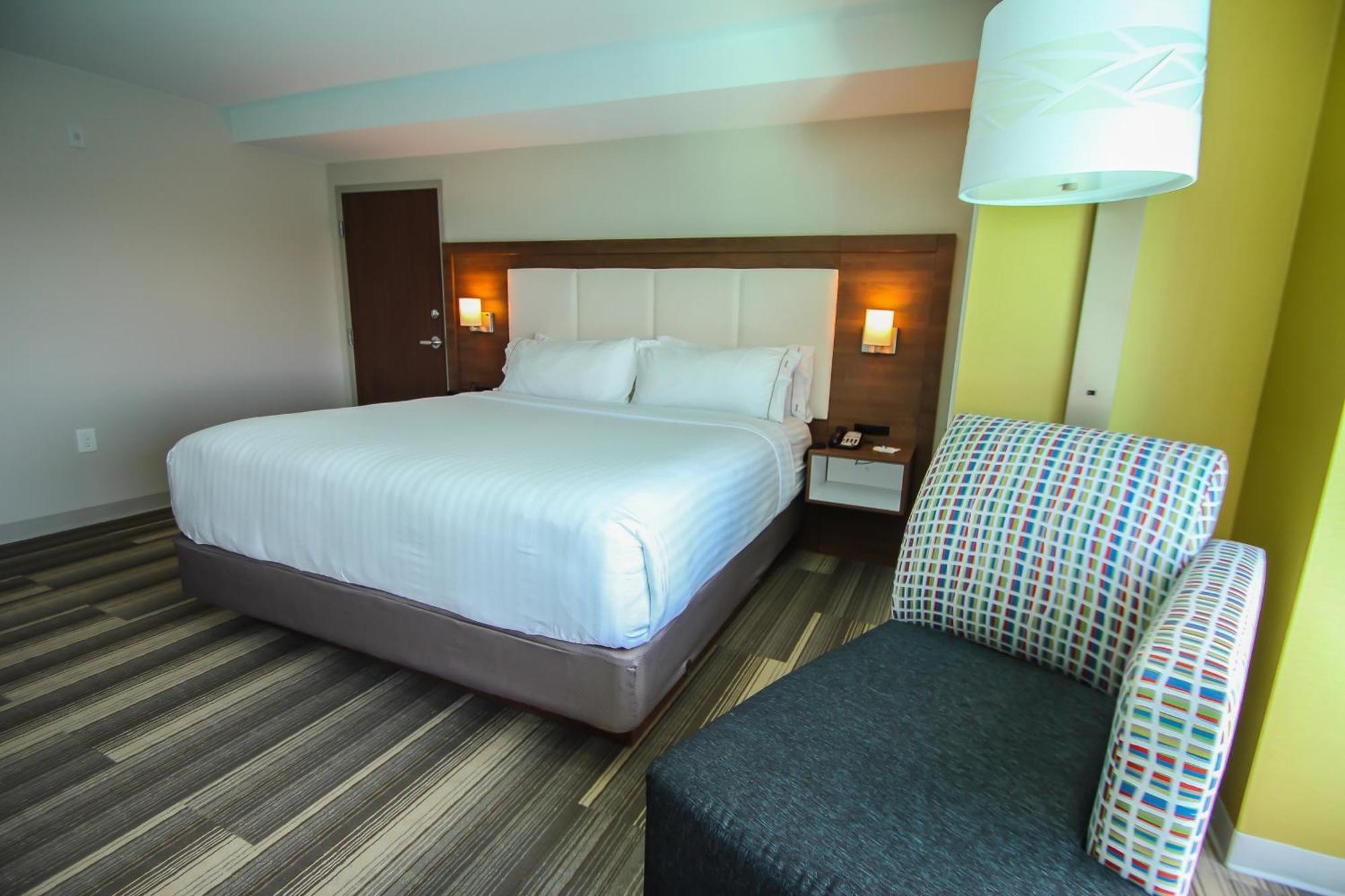 Standard King Room with Pool View