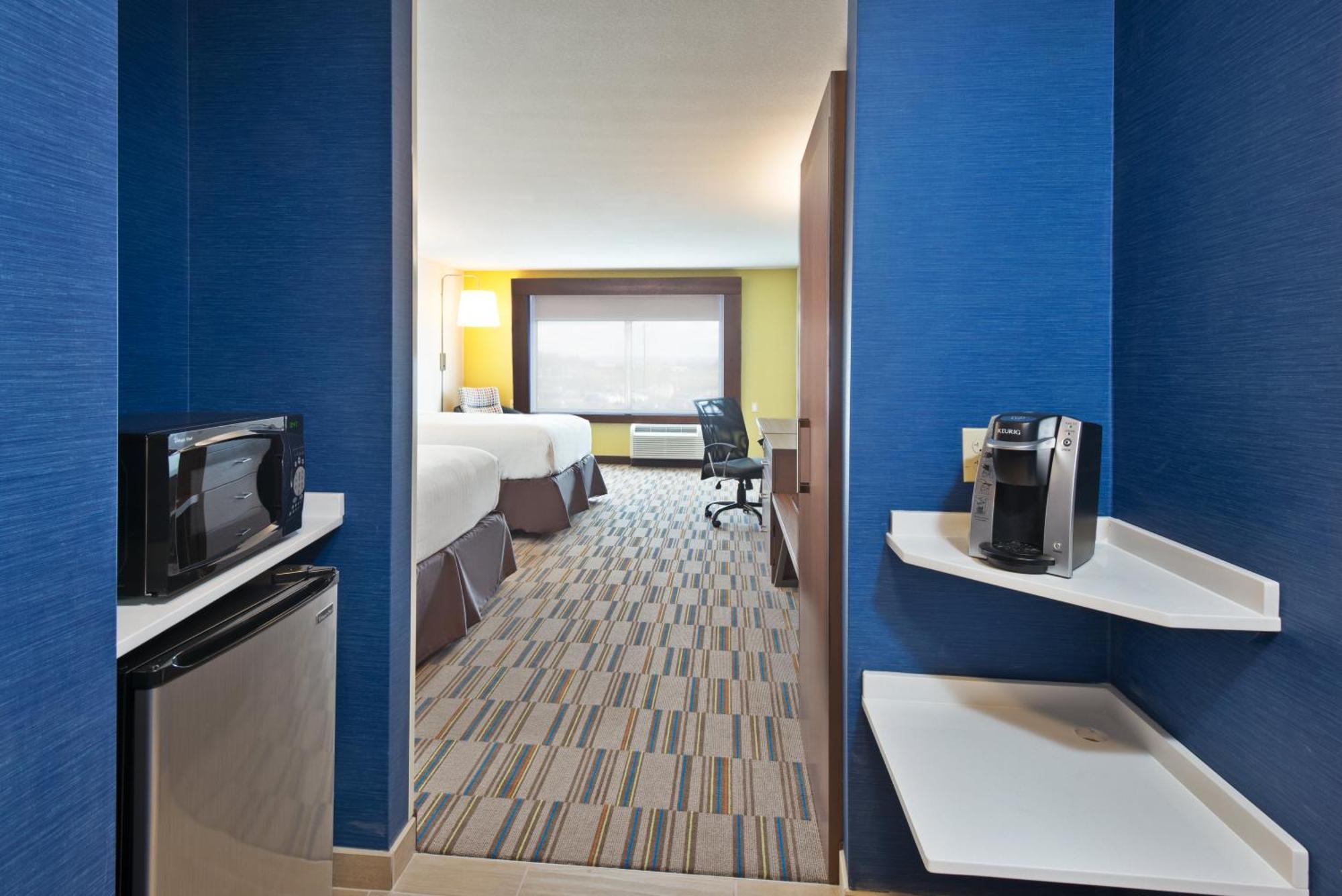 Standard Queen Room with Two Queen Beds - Communications Accessible