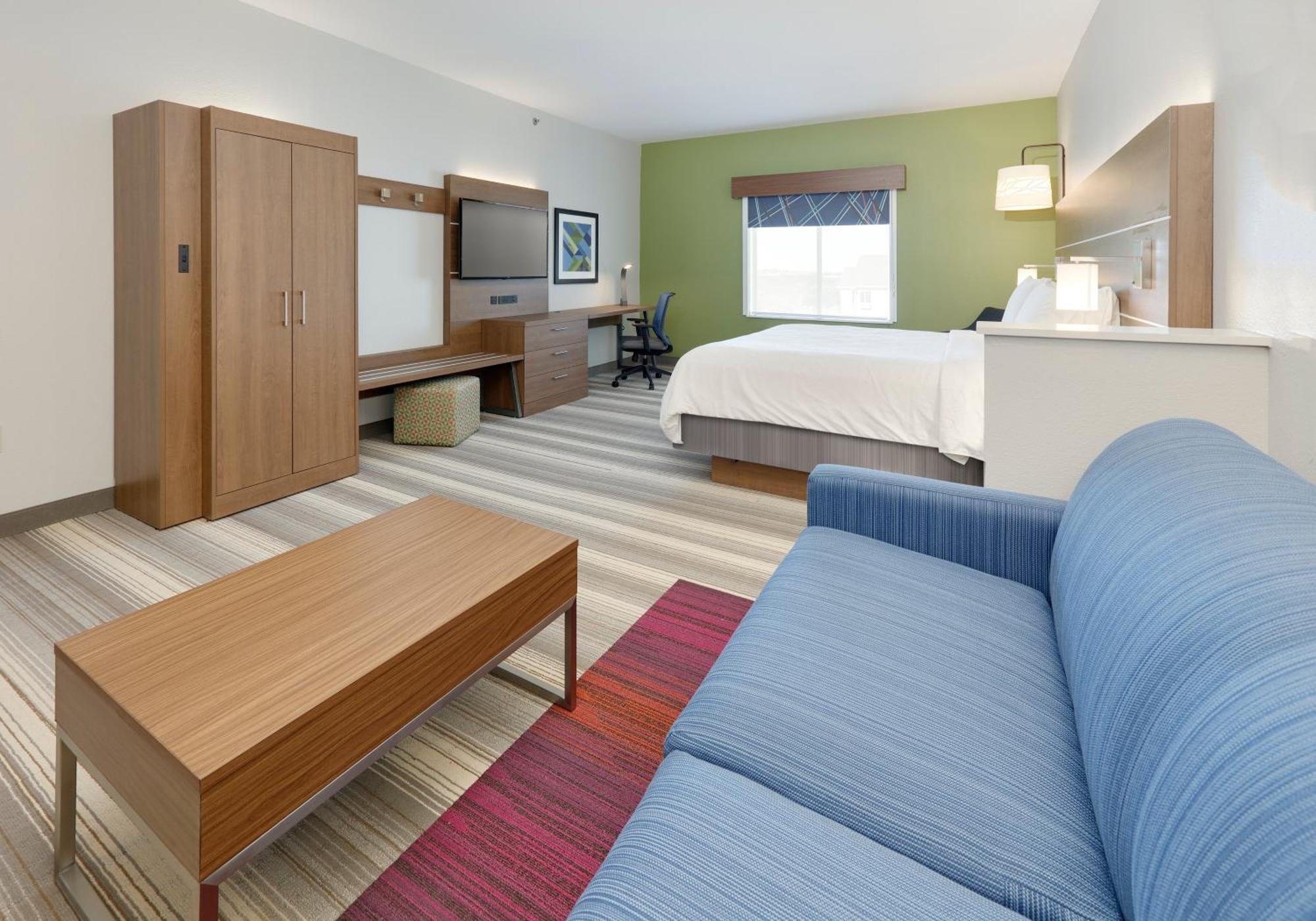 King Suite with Sofa Bed - Non-Smoking