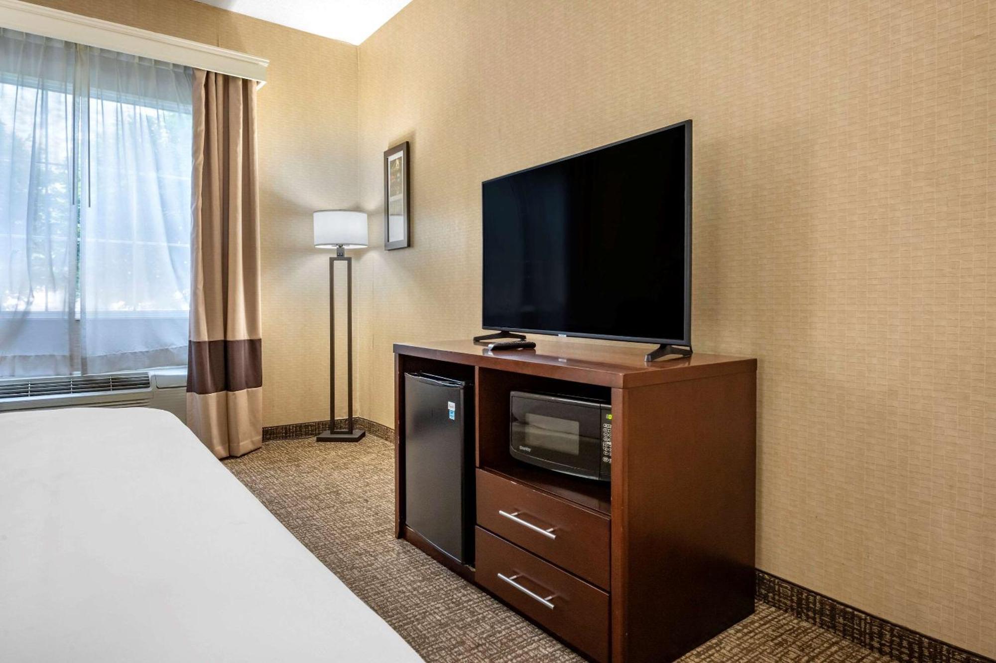King Room with Hot Tub - Non-Smoking