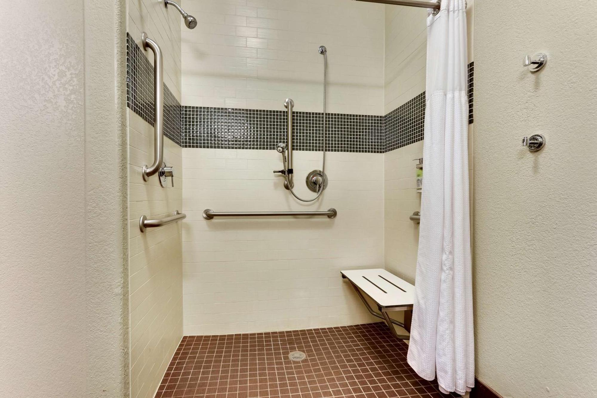 Queen Room - Mobility Accessible/Non-Smoking