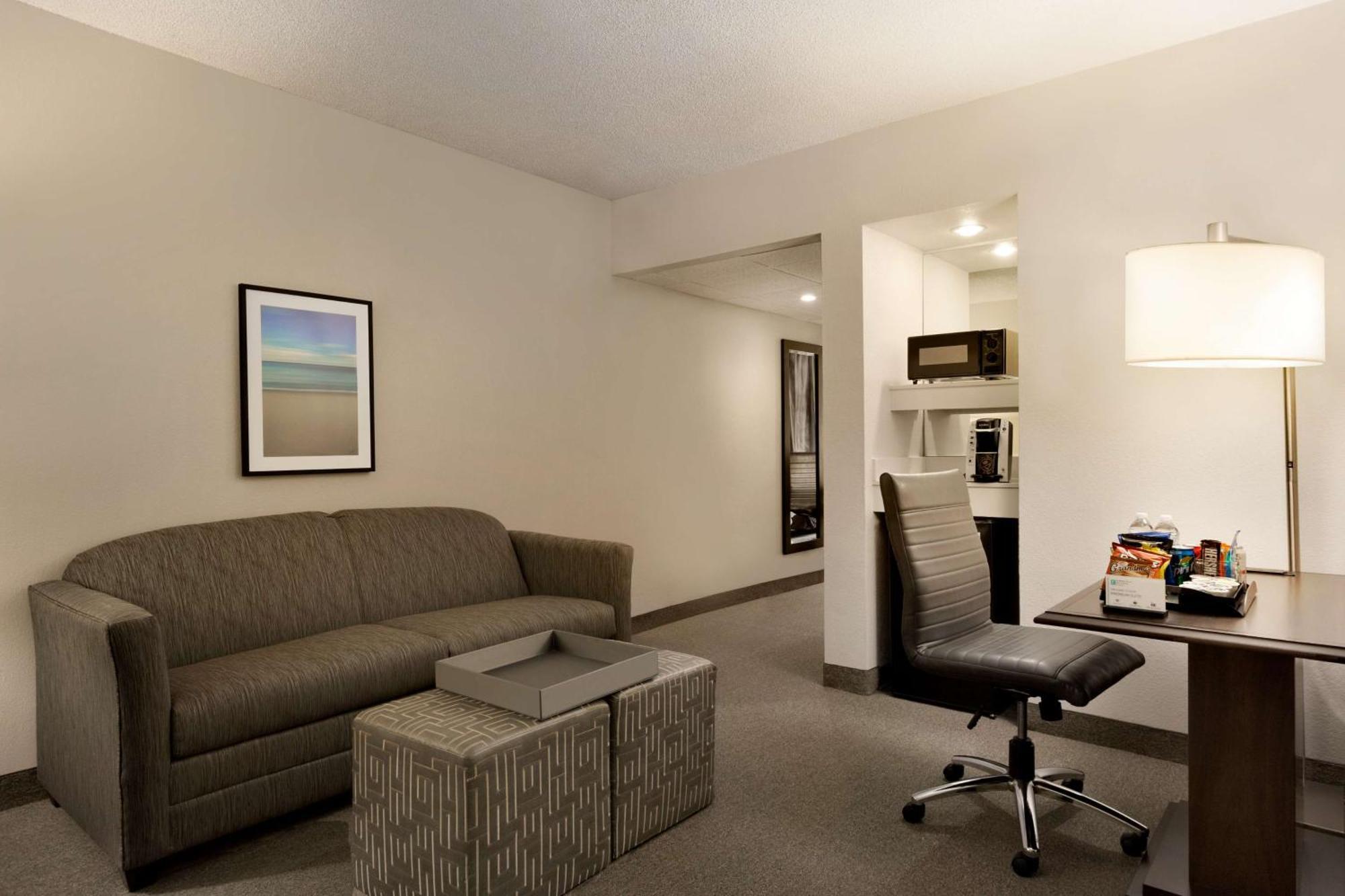 Two Bedroom Suite Non-Smoking,1557824332:JPEG