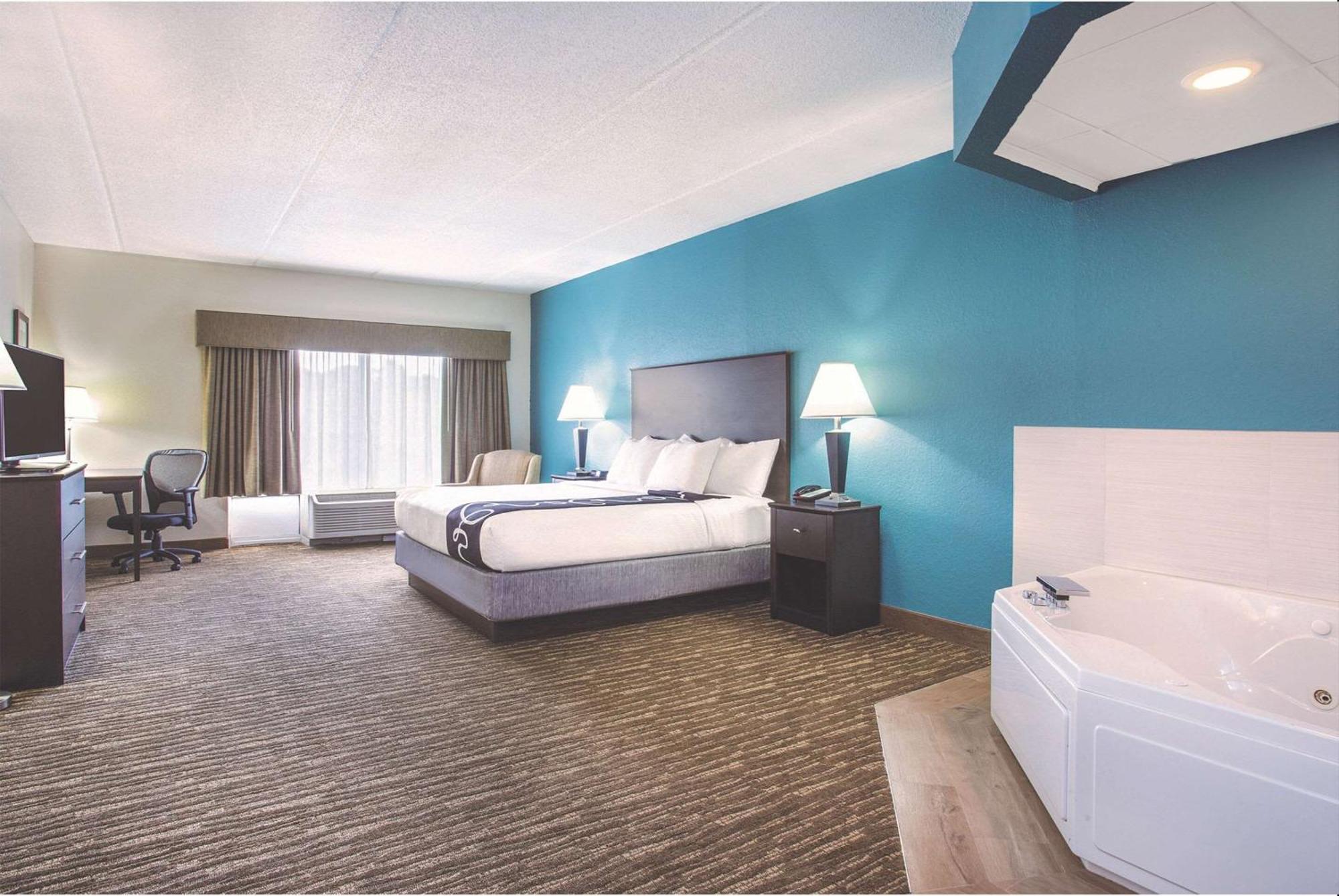 King Suite with Whirlpool - Non-smoking