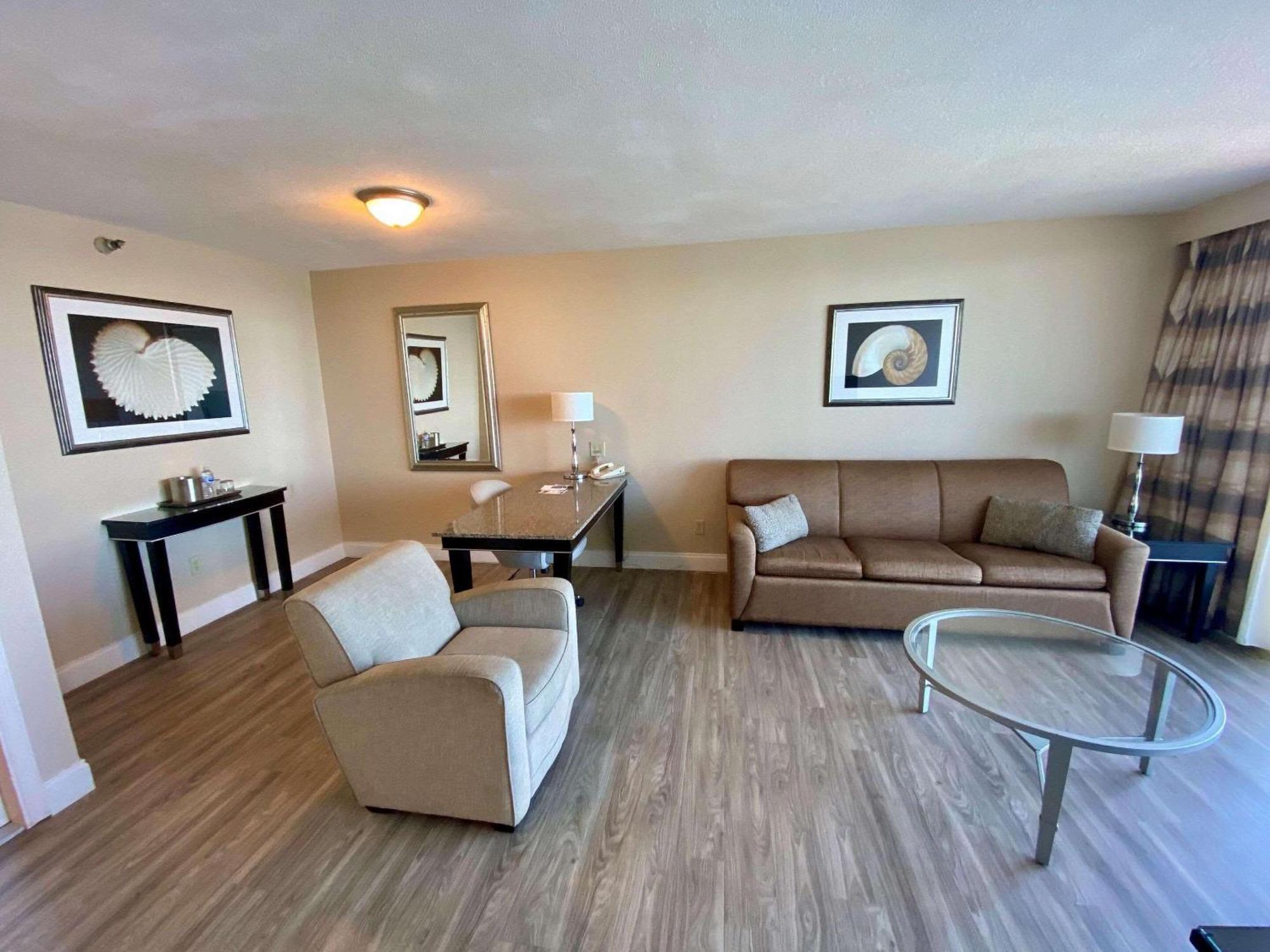 King Suite Sofa Bed over 550 sq ft Disability Access or Balcony