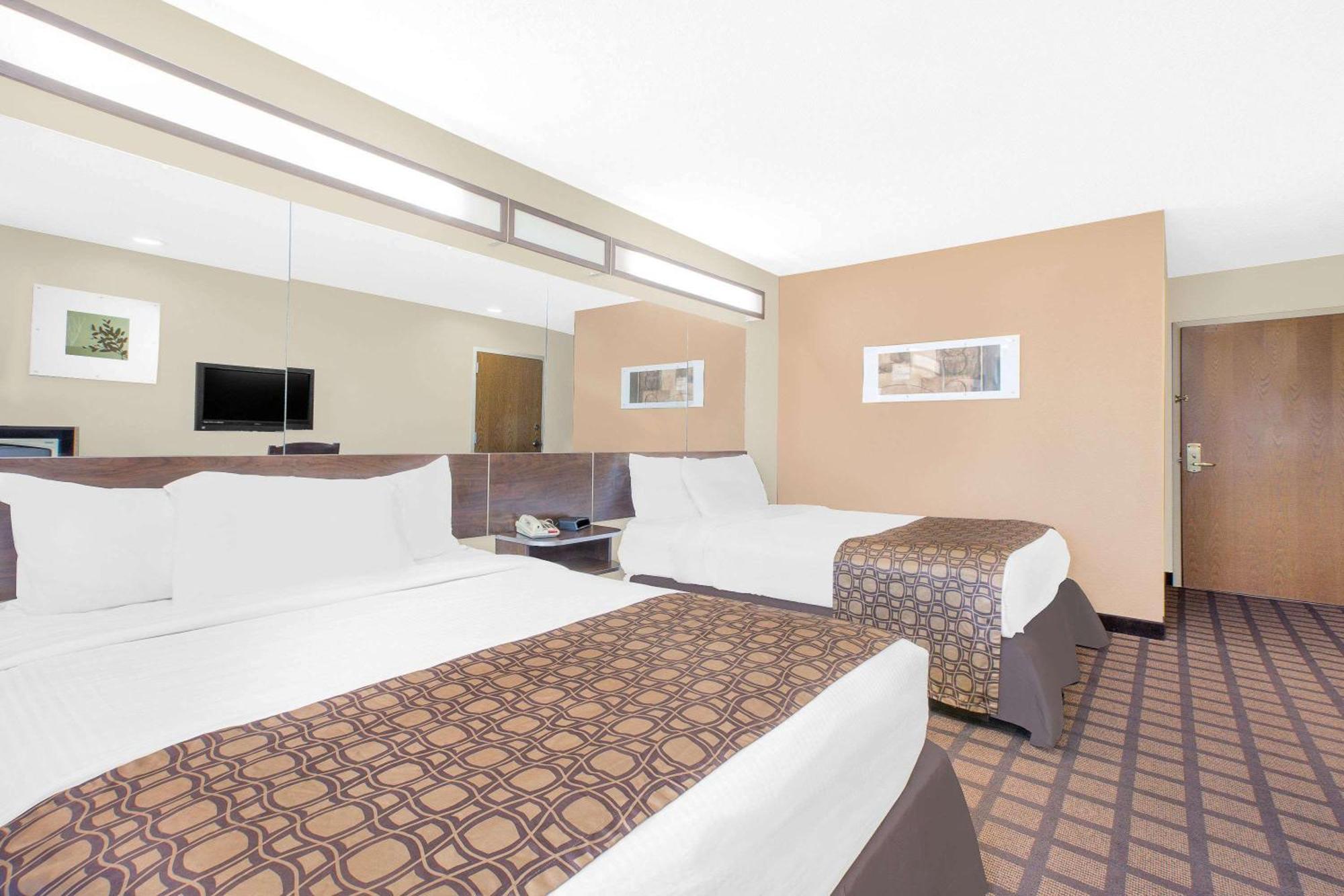 Queen Room with Two Queen Beds - Pet Friendly/Non-Smoking