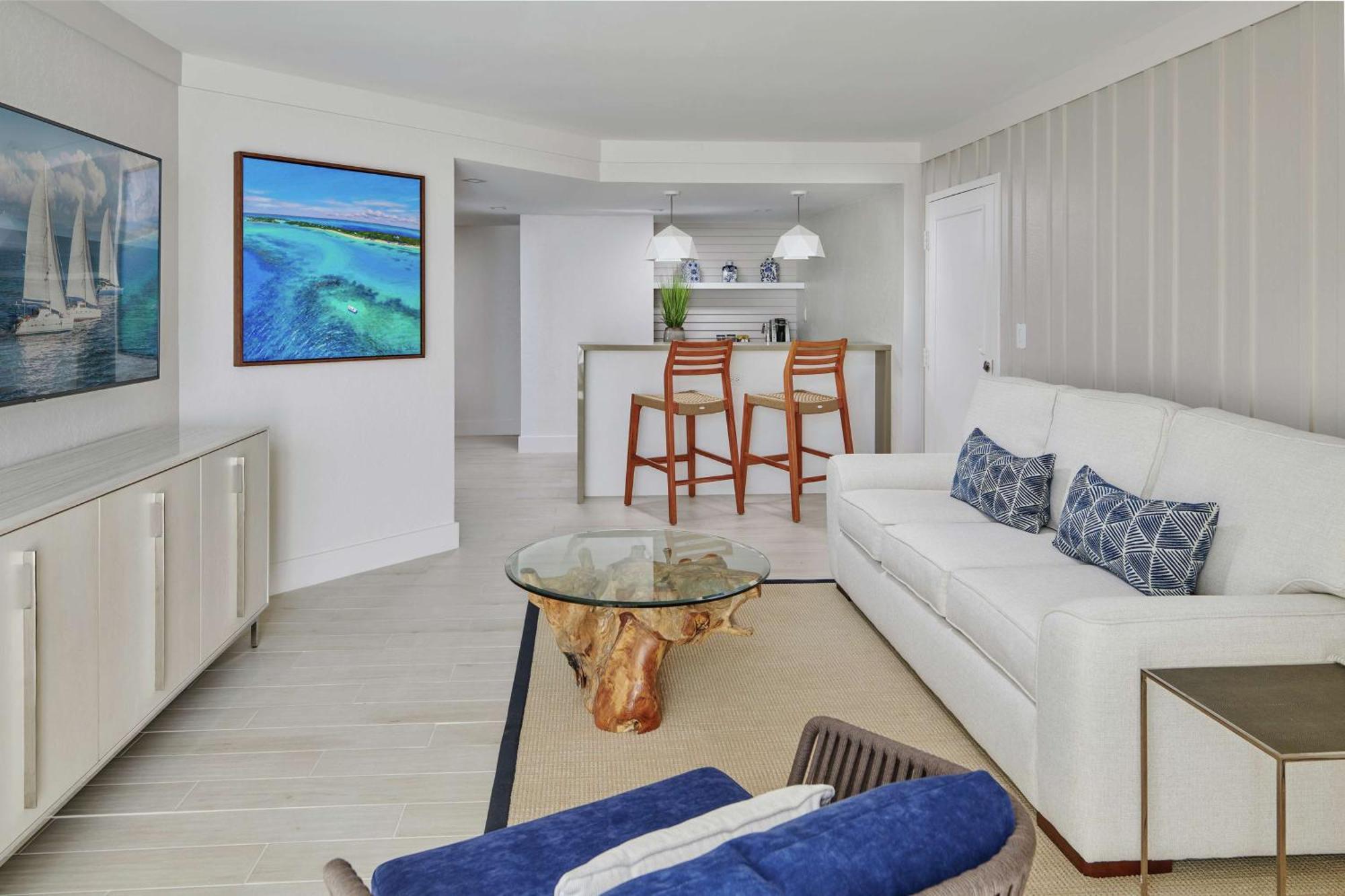 Suite Doble con cama grande en primera línea de mar