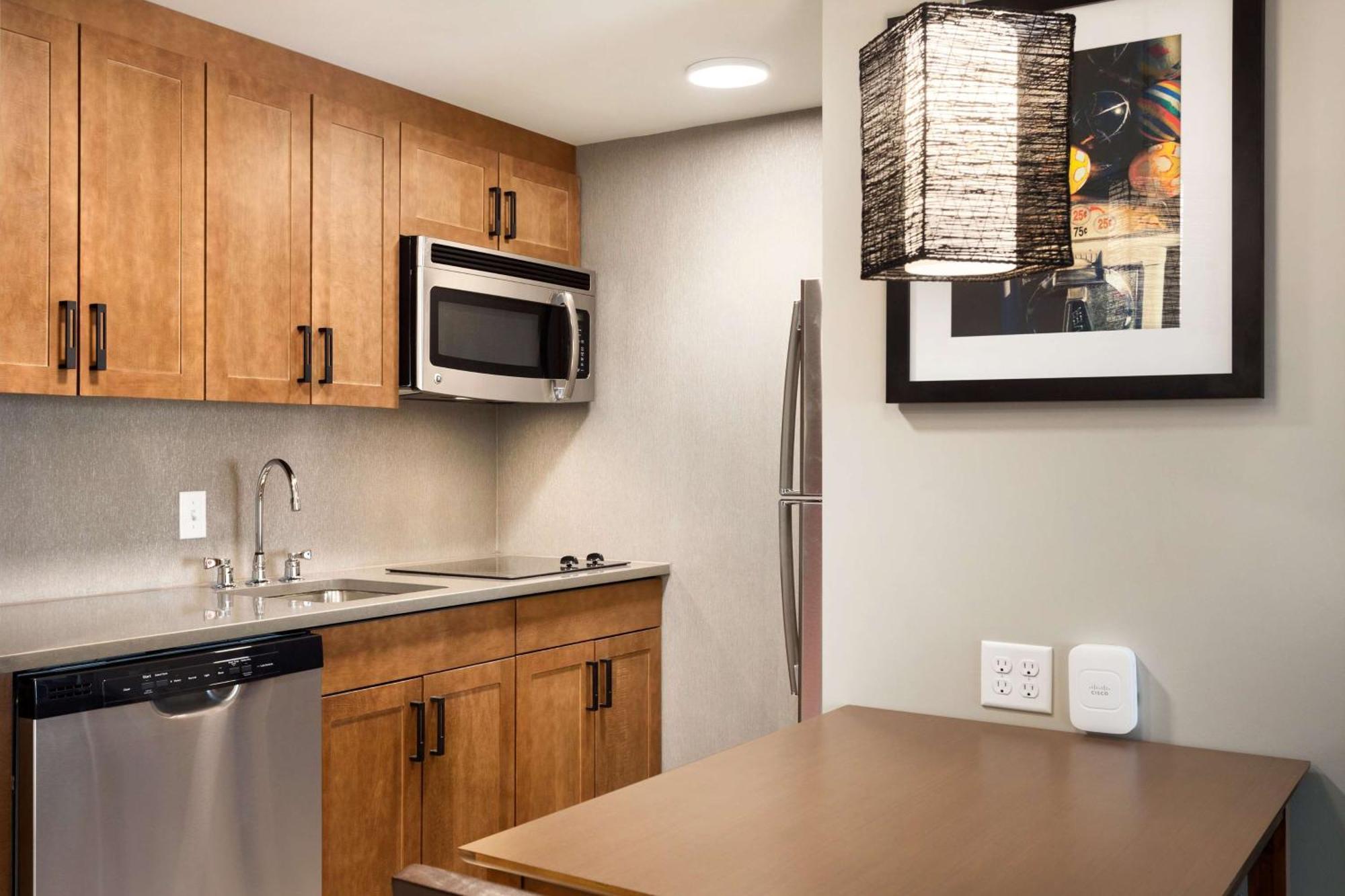 One-Bedroom King Suite - Non-Smoking