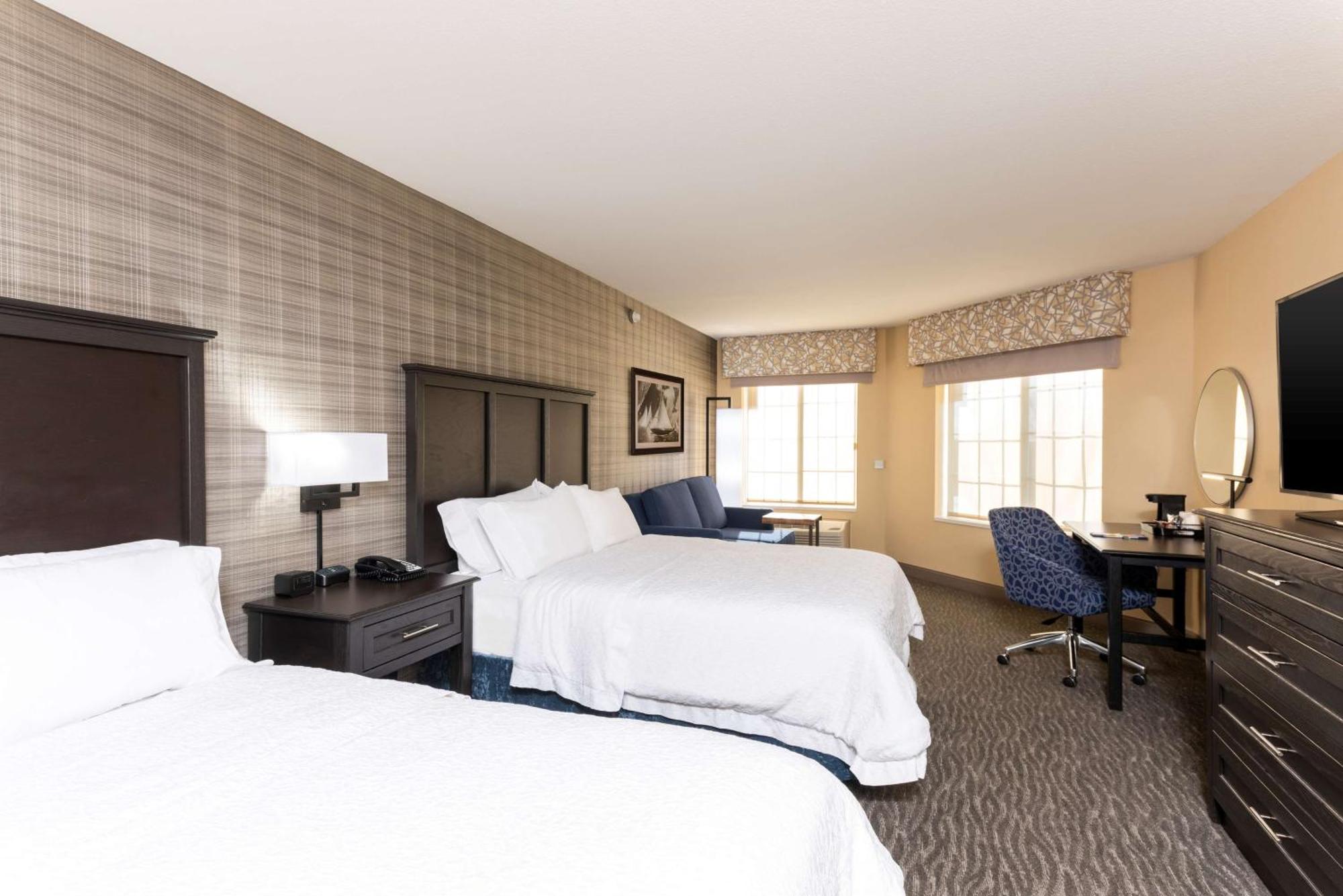 Studio with Two Queen Beds and Bath Tub - Mobility and Hearing Access/Non-Smoking