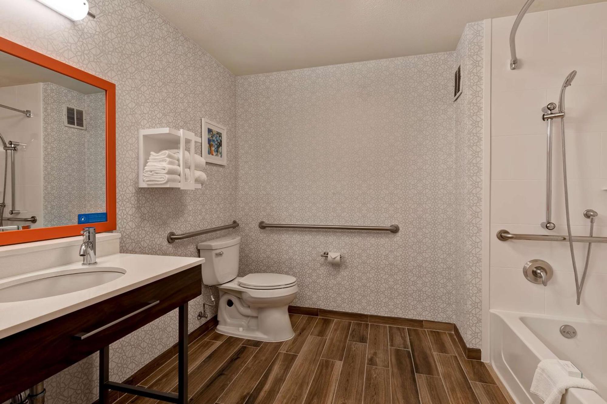 Queen Room with Two Queen Beds - Mobility and Hearing Access/Non-Smoking