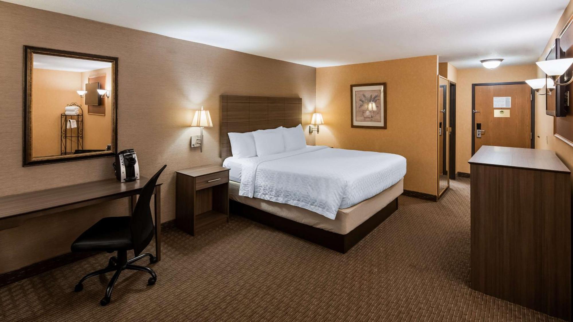 King Room with Roll-in Shower - Disability Access/Non-Smoking