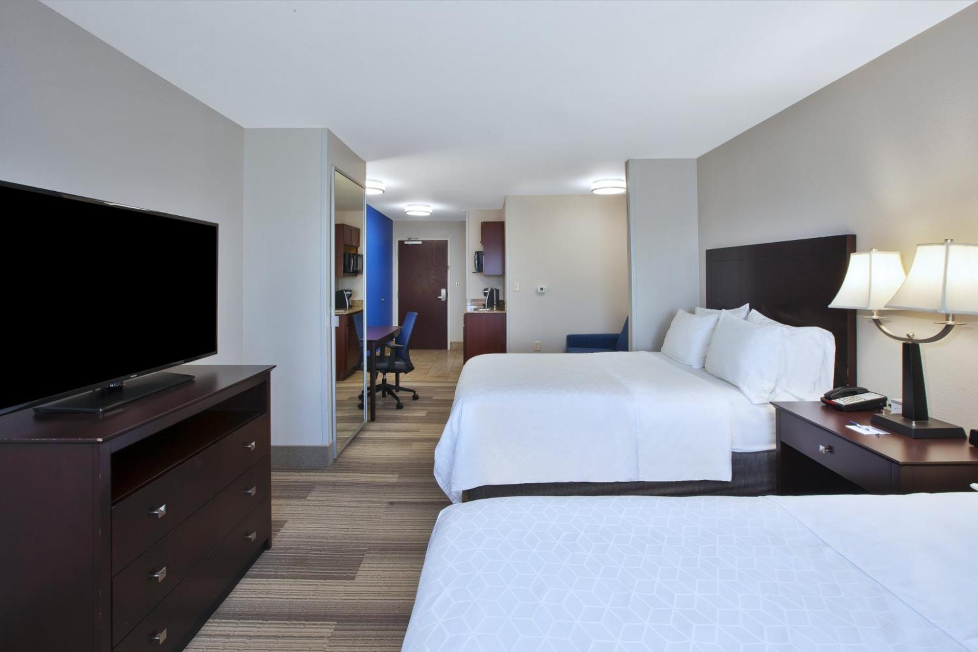 Queen Suite Two Queen Beds Sofa Bed