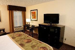 King Room with Bath Tub - Mobility Accessible/Non-Smoking