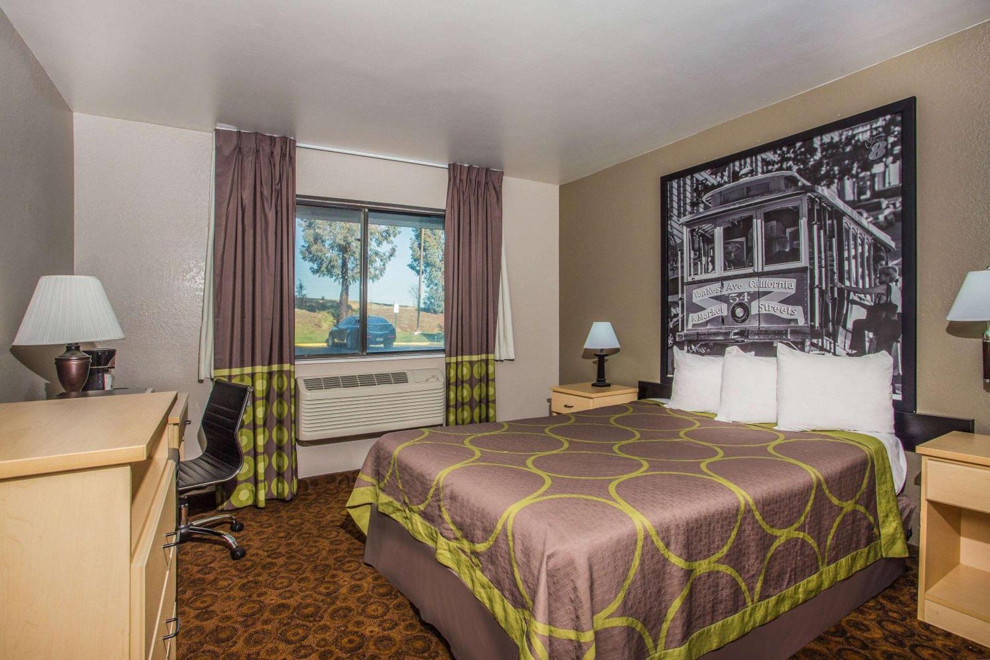 King Room- Non-Smoking