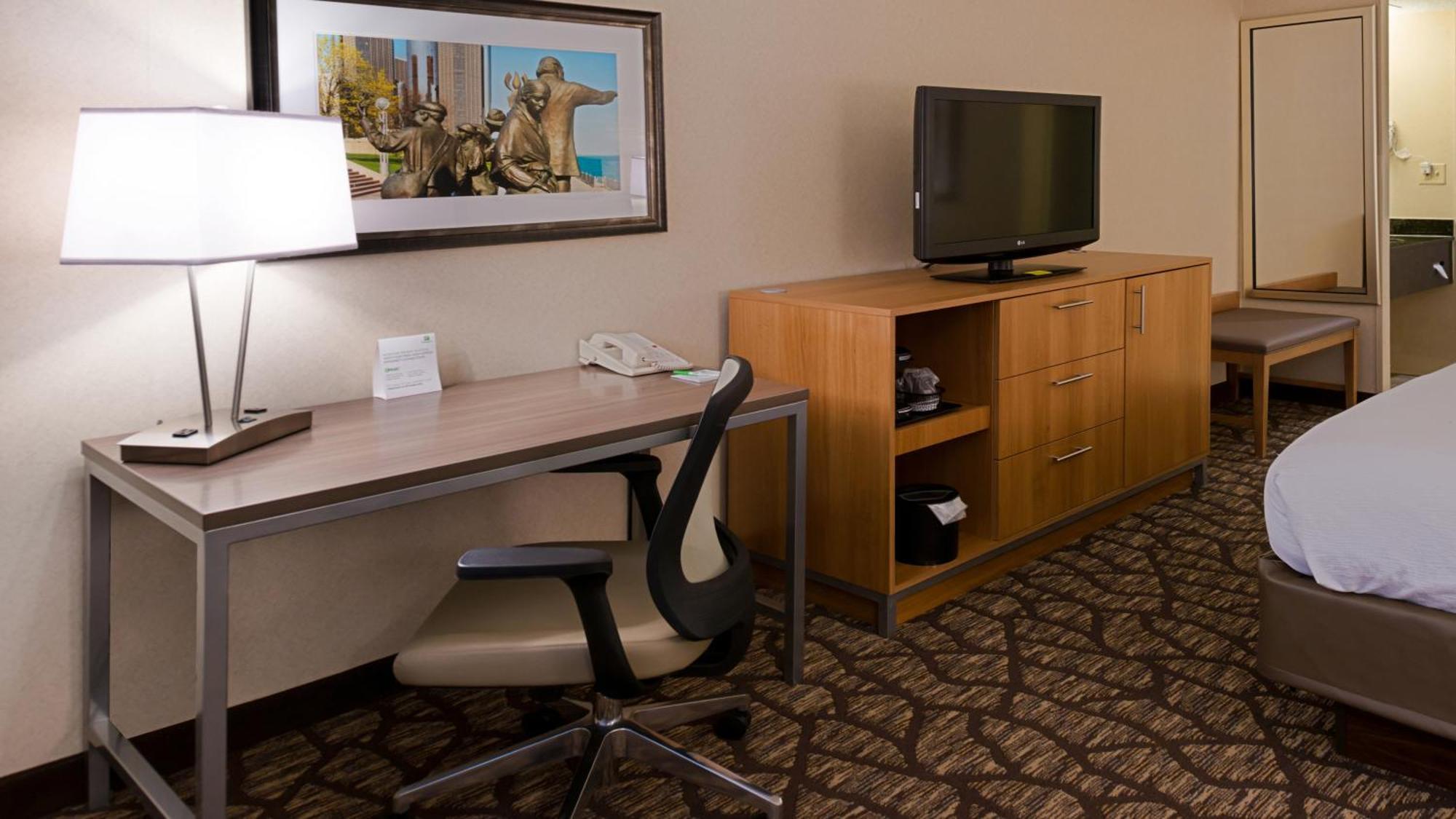 Standard King Room with Mobility Accessible Tub