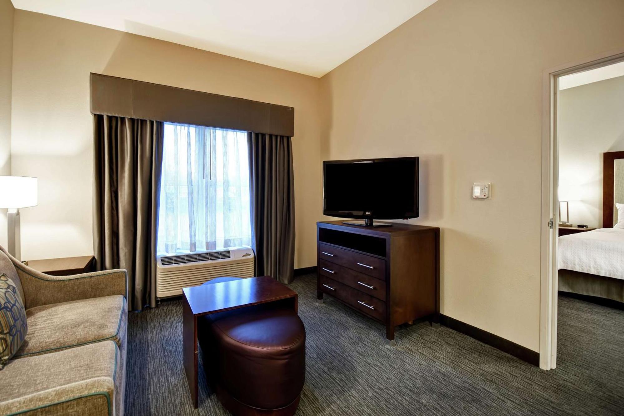One-Bedroom Queen Suite with Two Queen Beds - Non-Smoking
