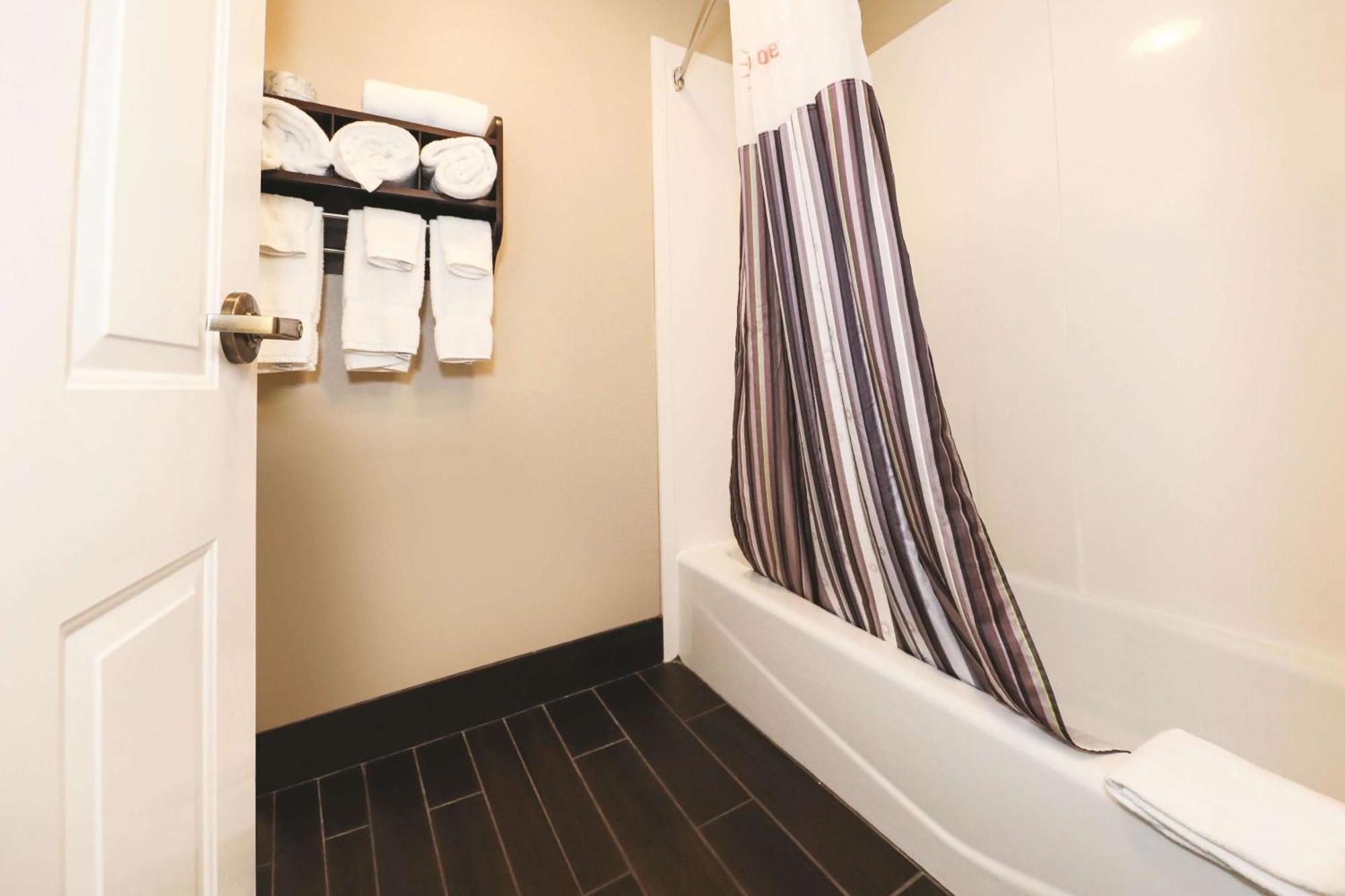 One-Bedroom Deluxe Suite with Two Queen Beds - Non-Smoking