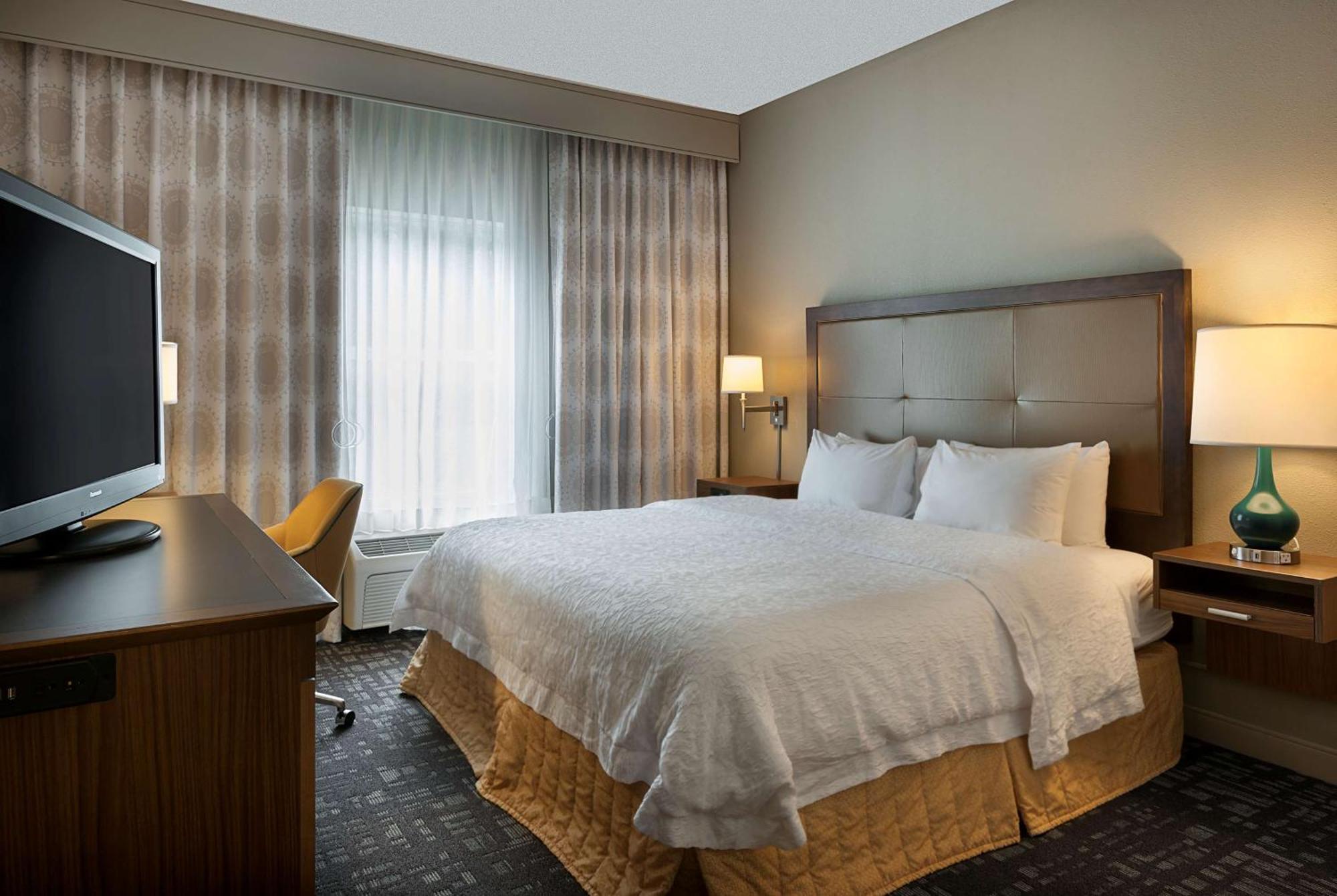 King Suite - Mobility and Hearing Access/Non-Smoking
