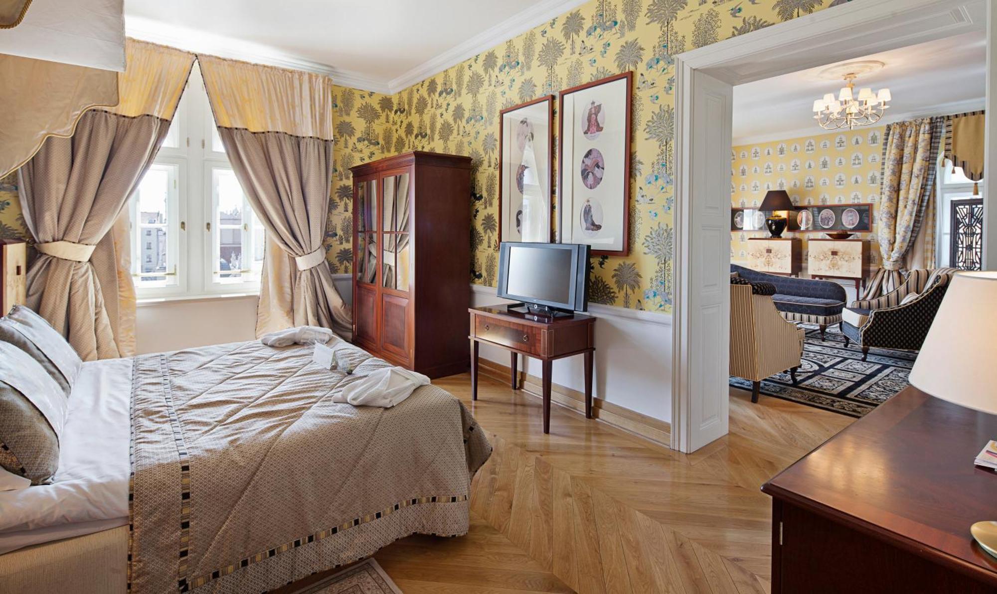 Luxury Suite Main Market Square view