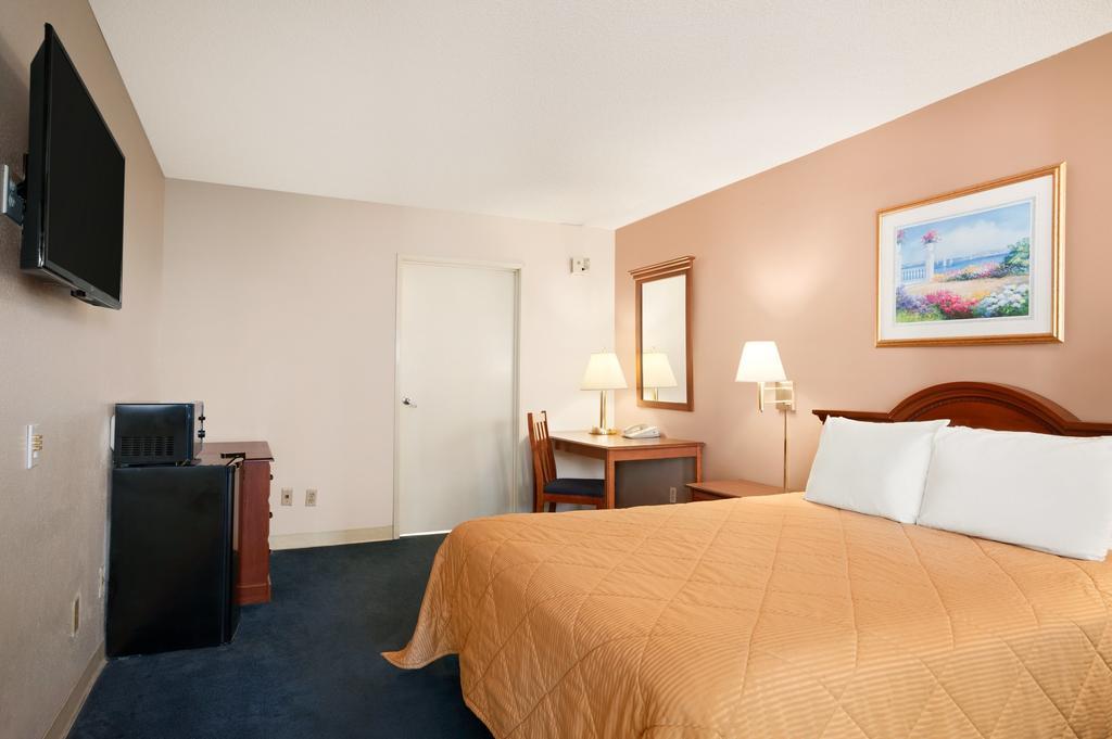 Queen Room - Disability Access/Non-Smoking