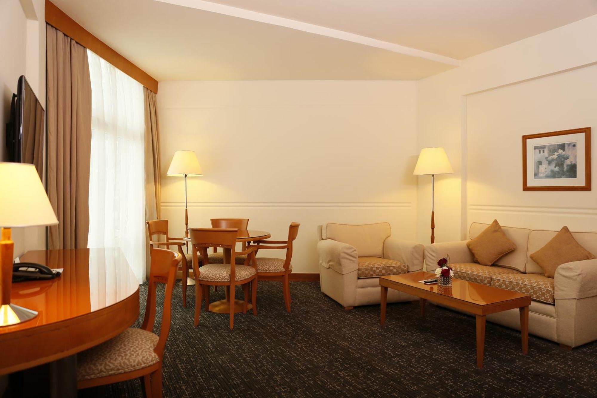 Deluxe Suite