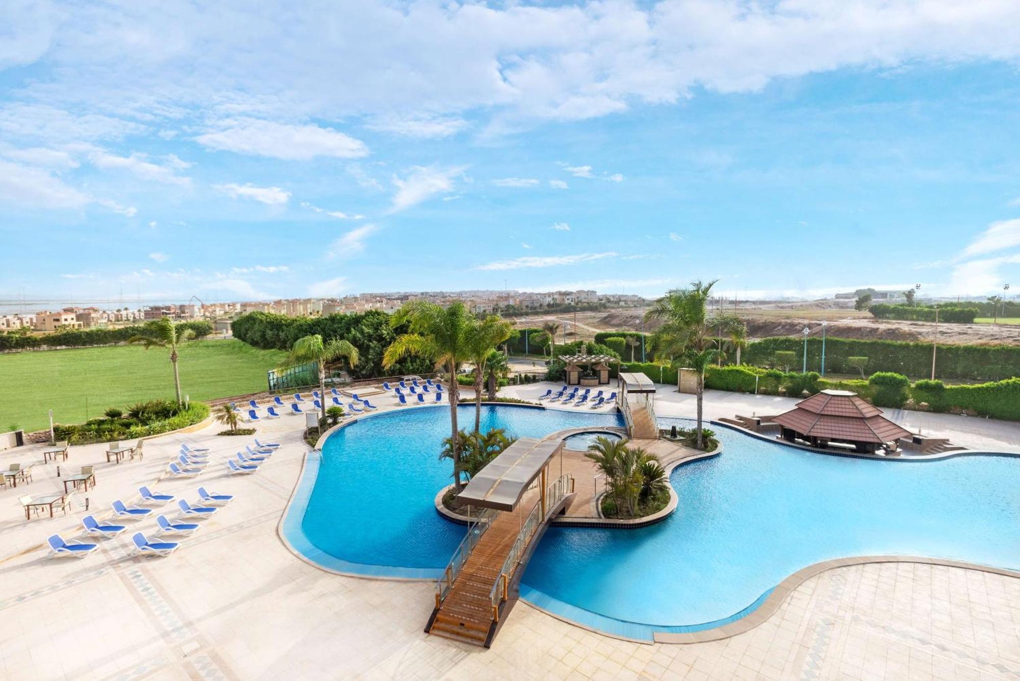 Premium Zimmer mit Terrasse und Poolblick